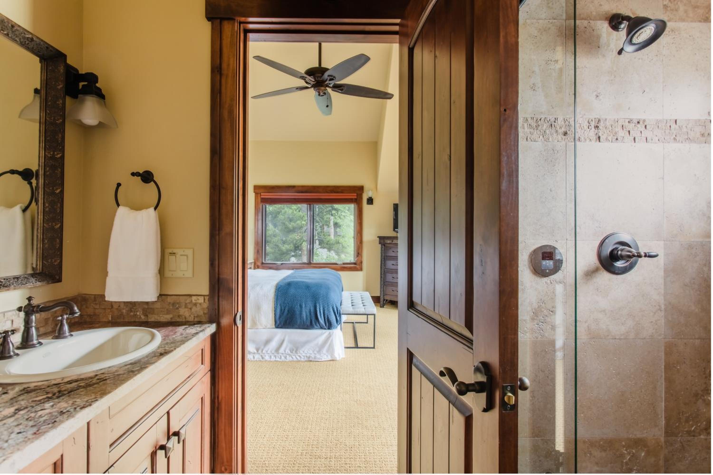 Peak 8 by AvantStay Spacious Modern Cabin w Hot Tub Views