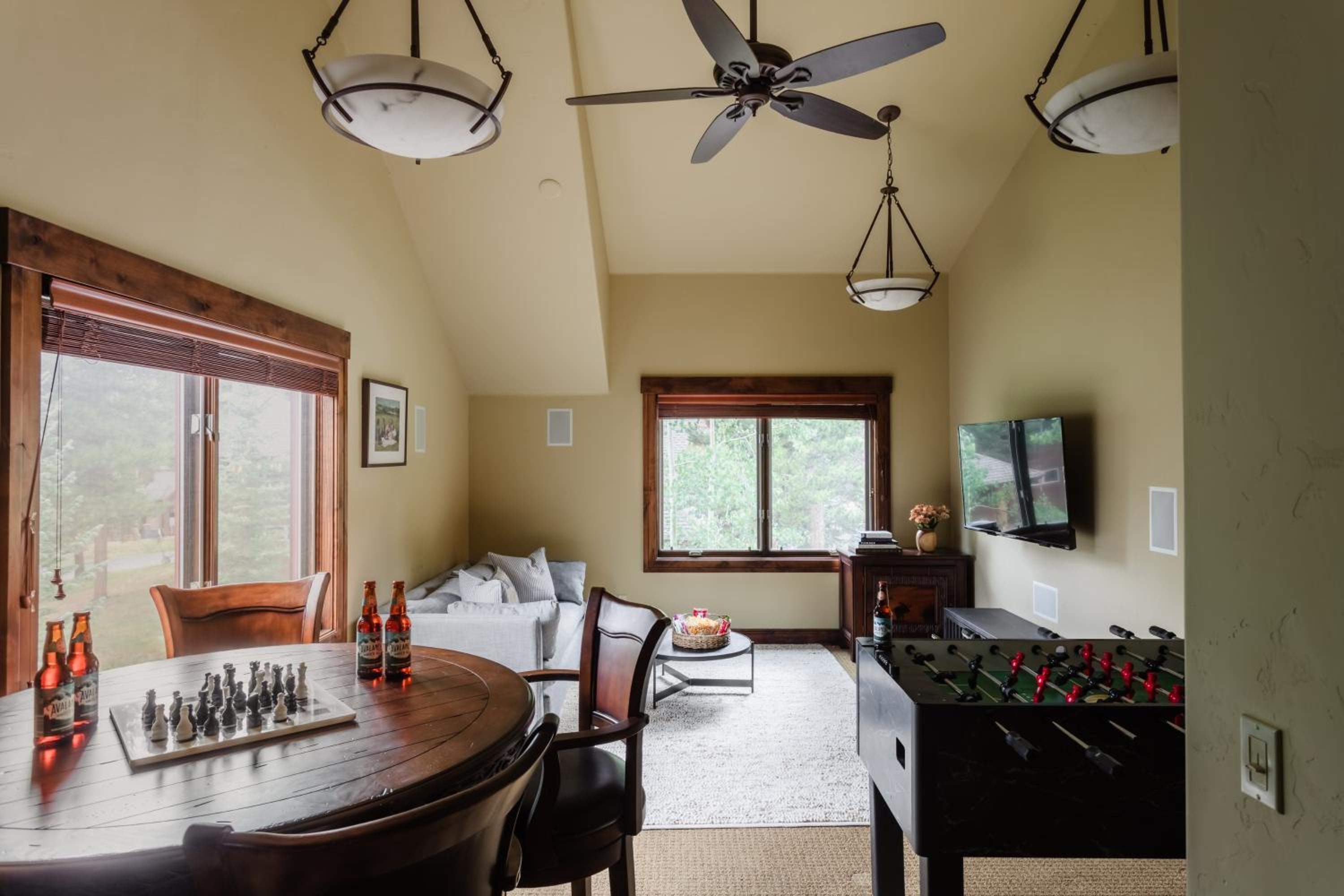 Peak 8 by AvantStay Spacious Modern Cabin w Hot Tub Views