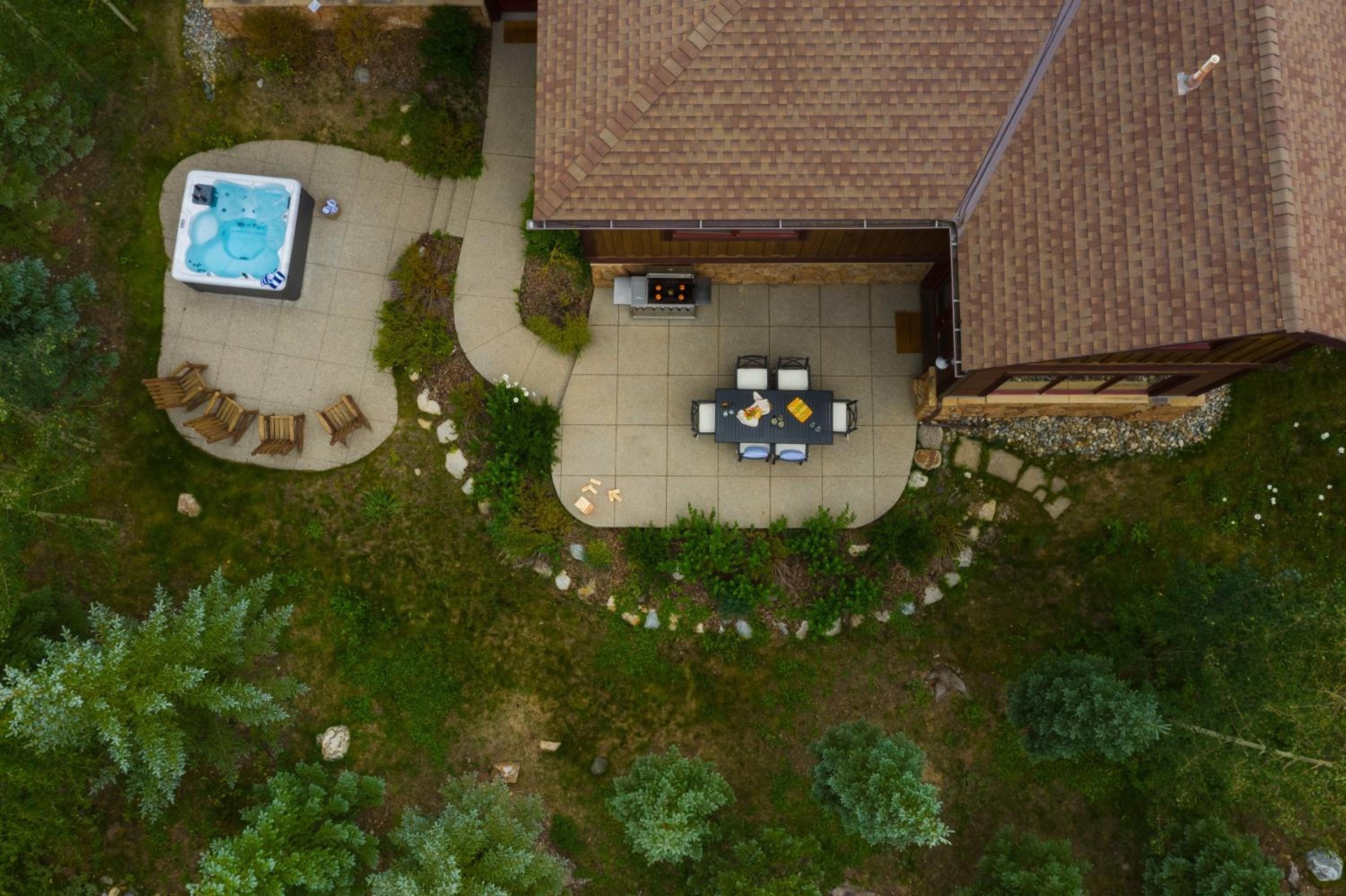 Peak 8 by AvantStay Spacious Modern Cabin w Hot Tub Views