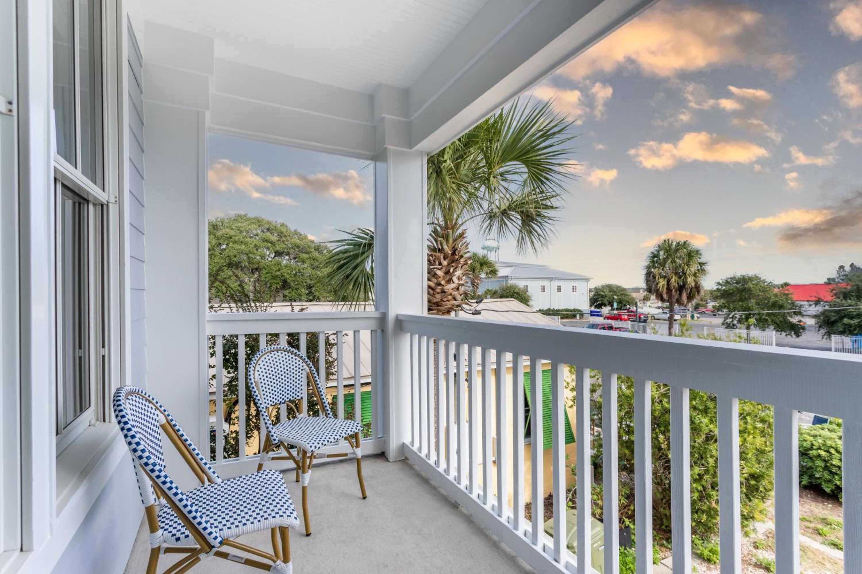 1 Block to Beach Newly Renovated 6BDR w Rooftop Views Sand Dune by AvantStay