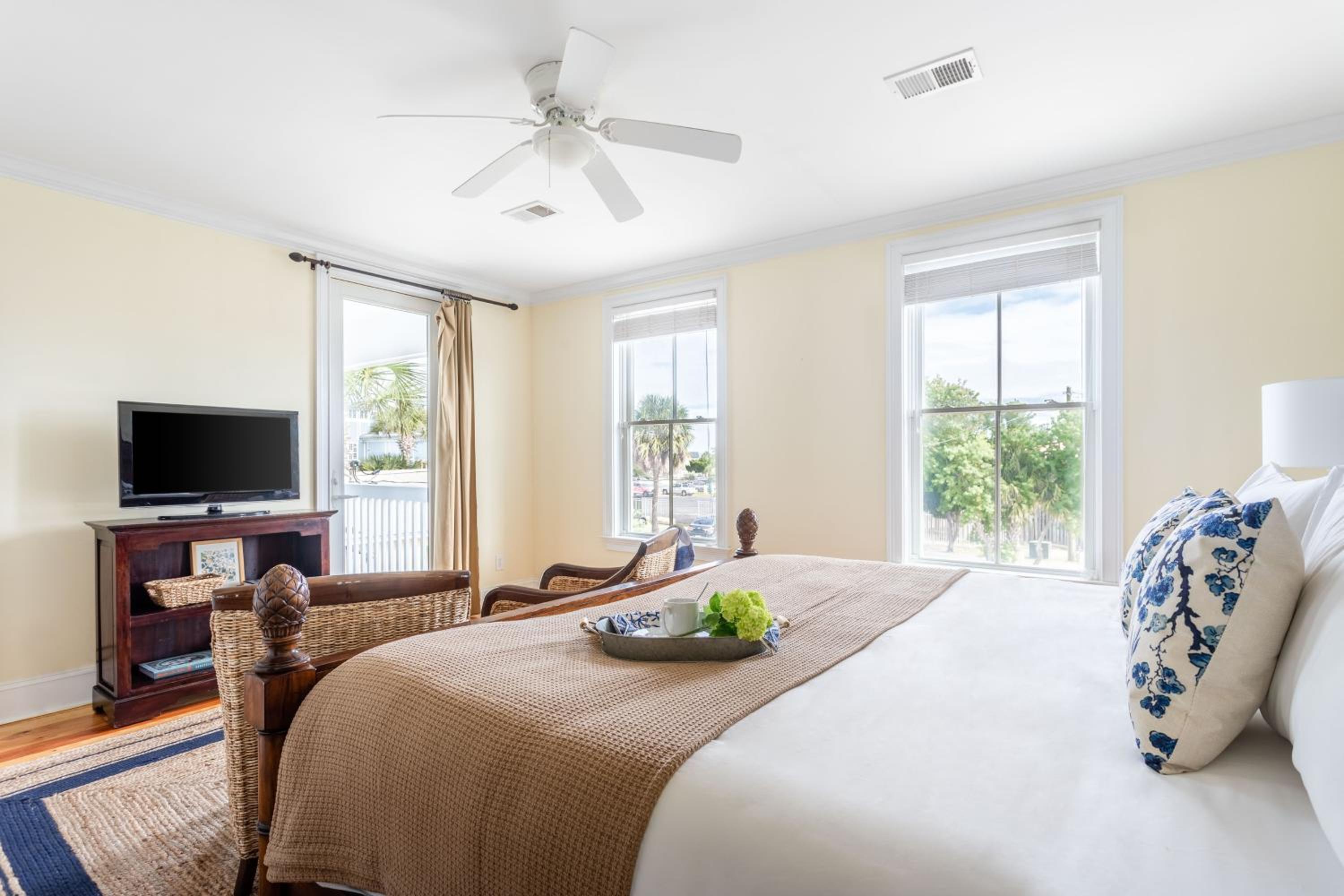 1 Block to Beach Newly Renovated 6BDR w Rooftop Views Sand Dune by AvantStay