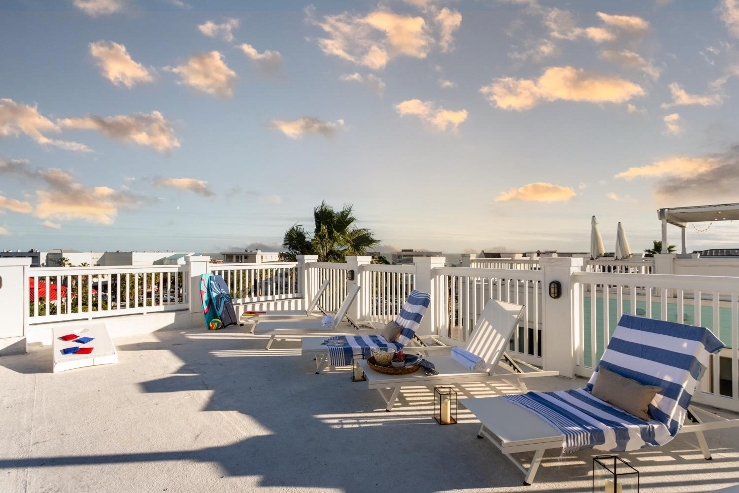 1 Block to Beach Newly Renovated 6BDR w Rooftop Views Sand Dune by AvantStay