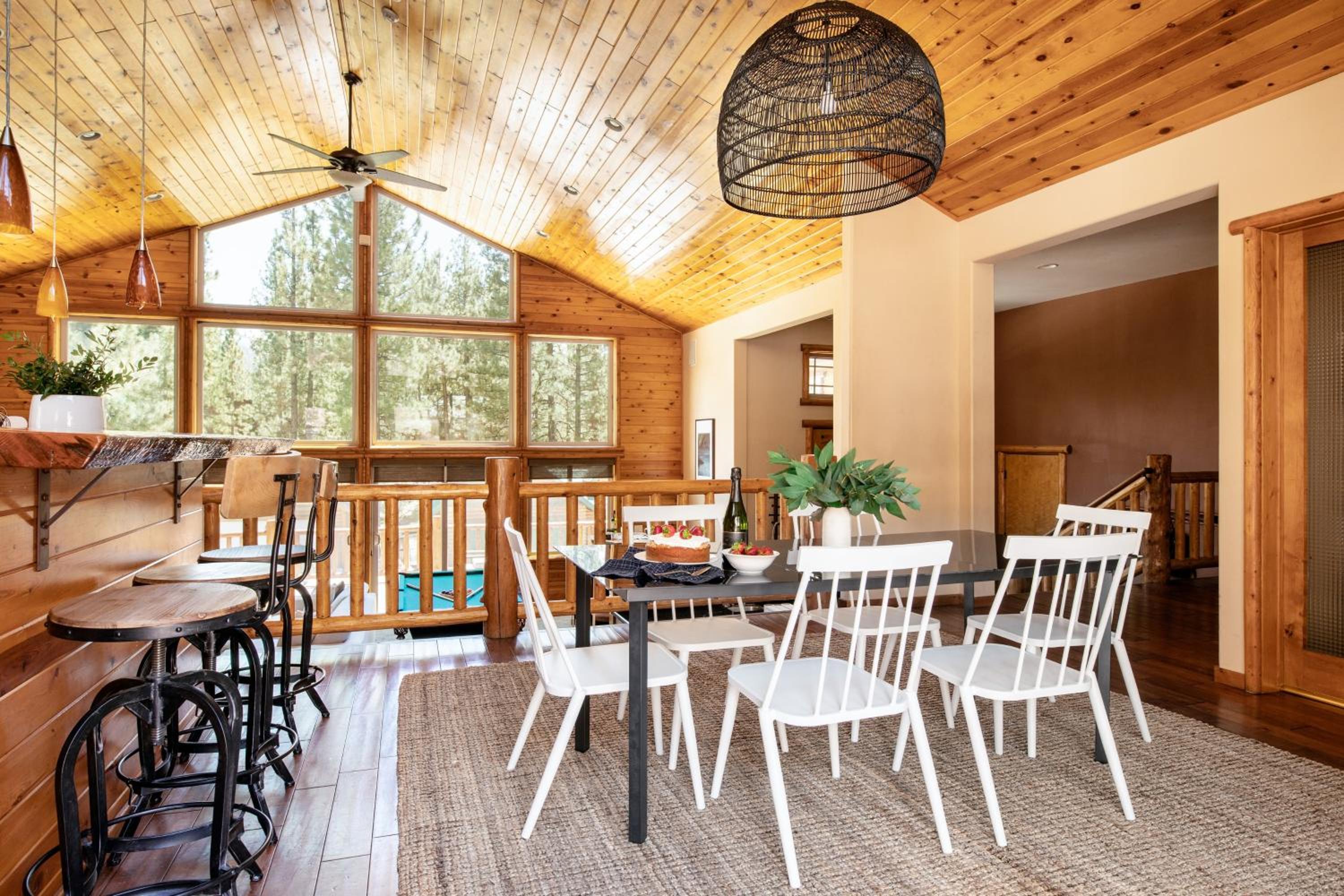 Bernard by AvantStay Luxurious Cabin in Big Bear w Hot Tub Pool Table