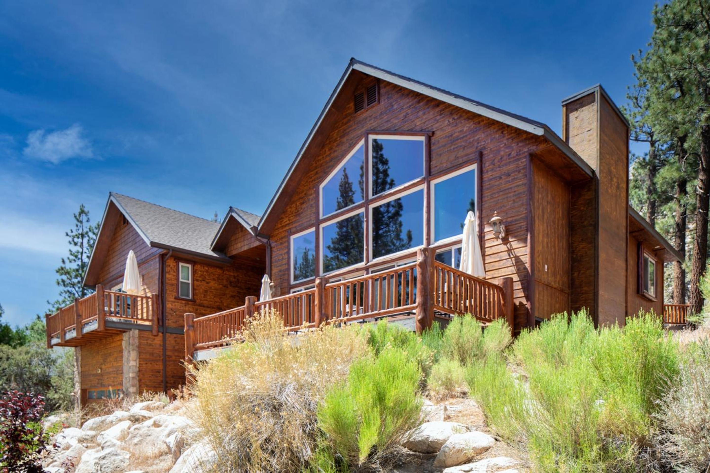 Bernard by AvantStay Luxurious Cabin in Big Bear w Hot Tub Pool Table