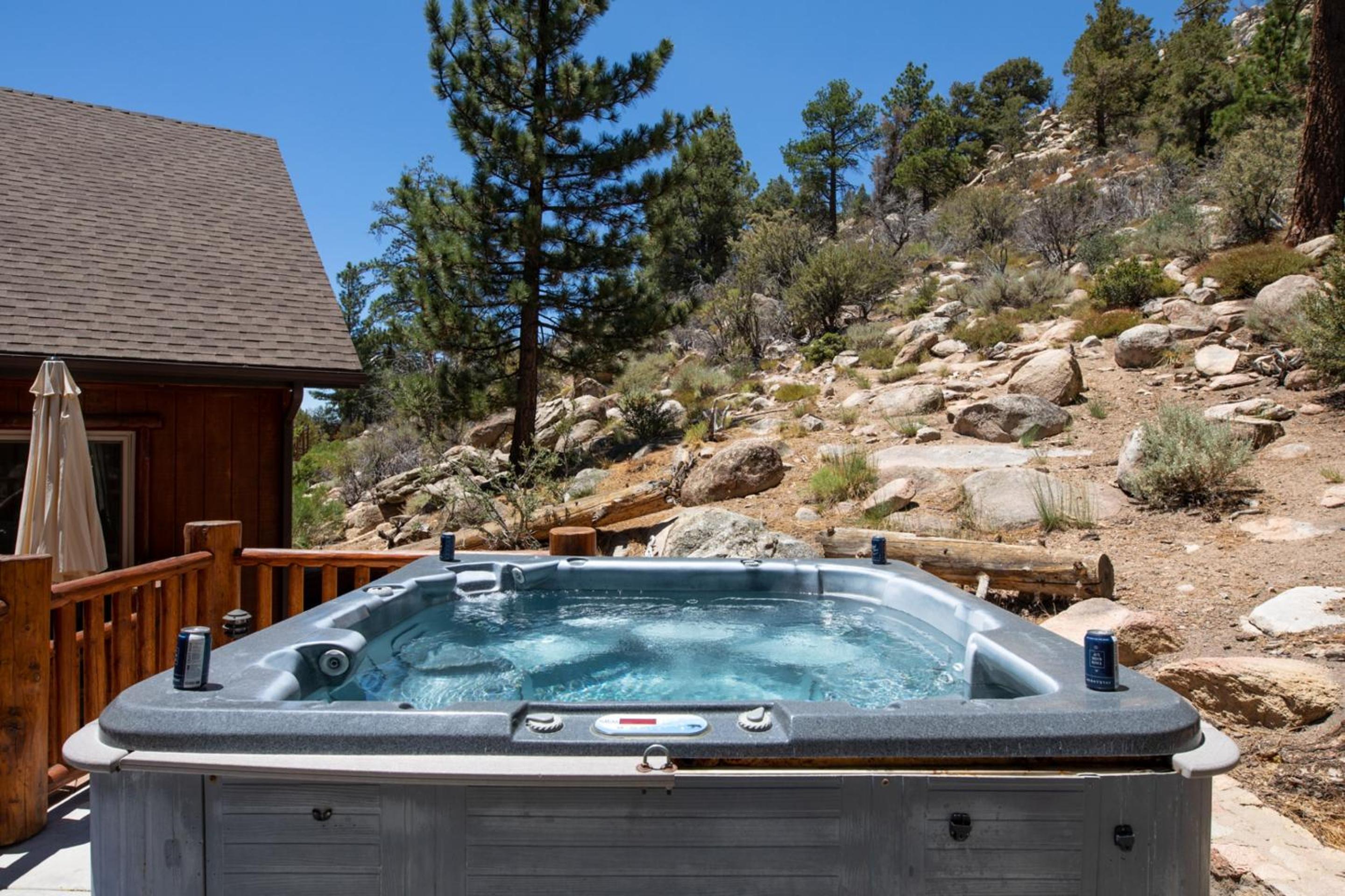 Bernard by AvantStay Luxurious Cabin in Big Bear w Hot Tub Pool Table