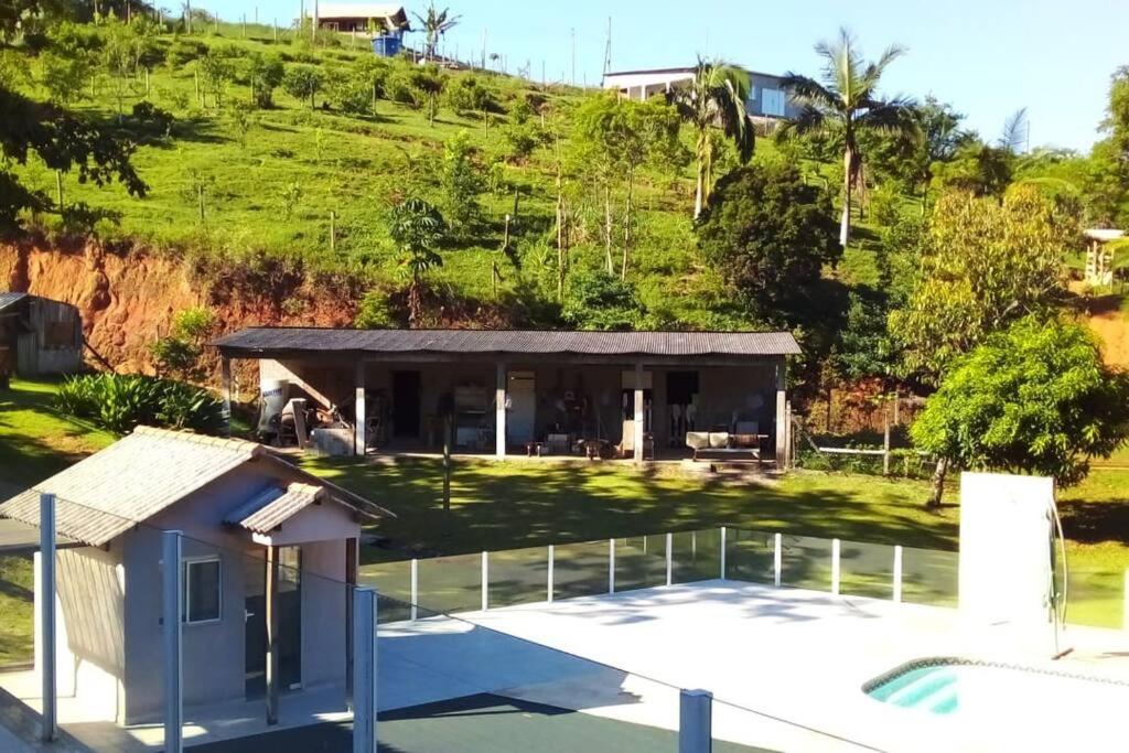Casa de campo com piscina