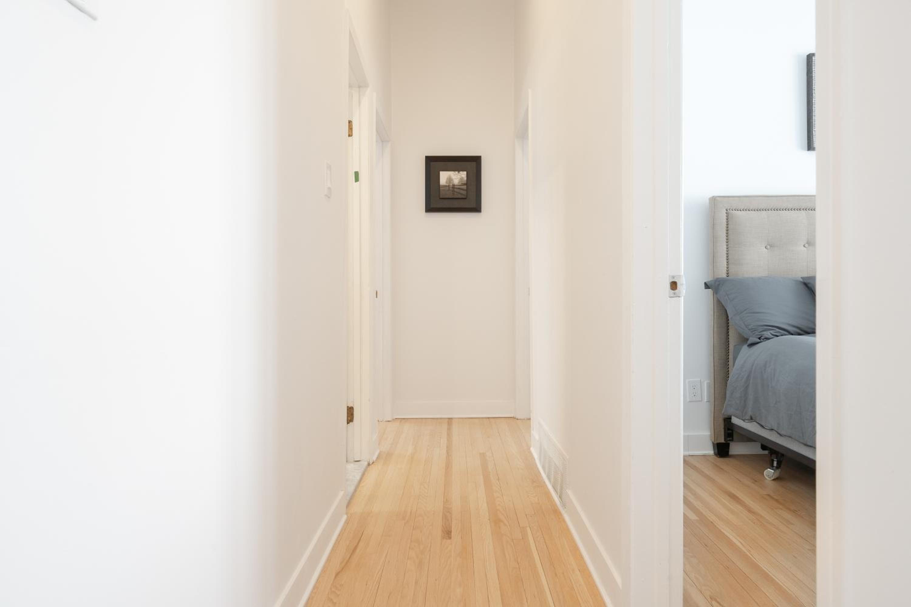 Contemporary renovated house in southshore MTL
