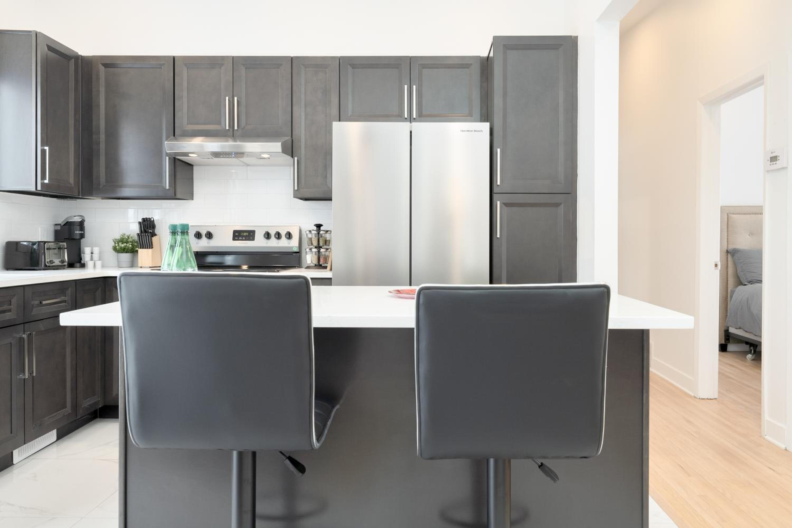 Contemporary renovated house in southshore MTL