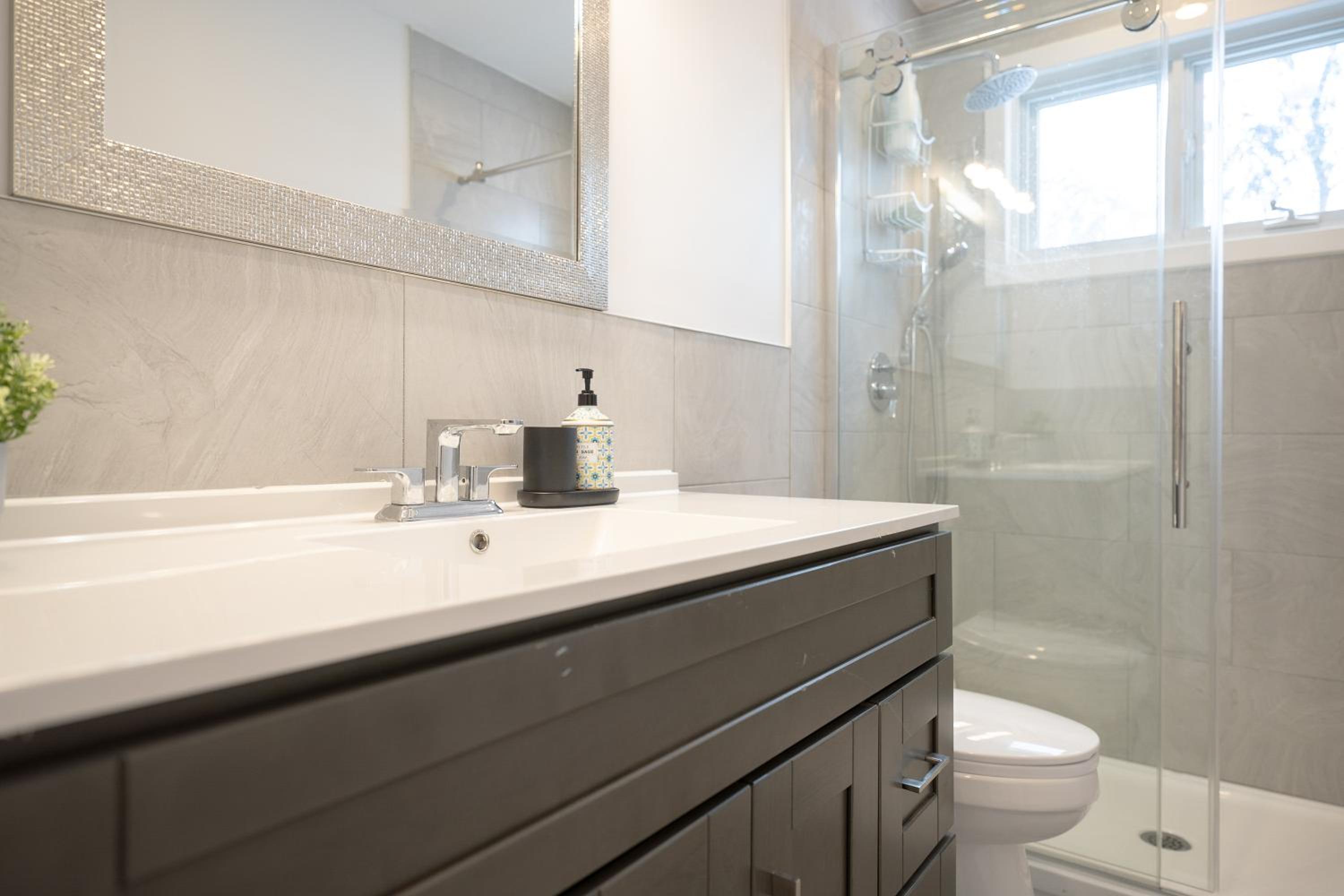 Contemporary renovated house in southshore MTL