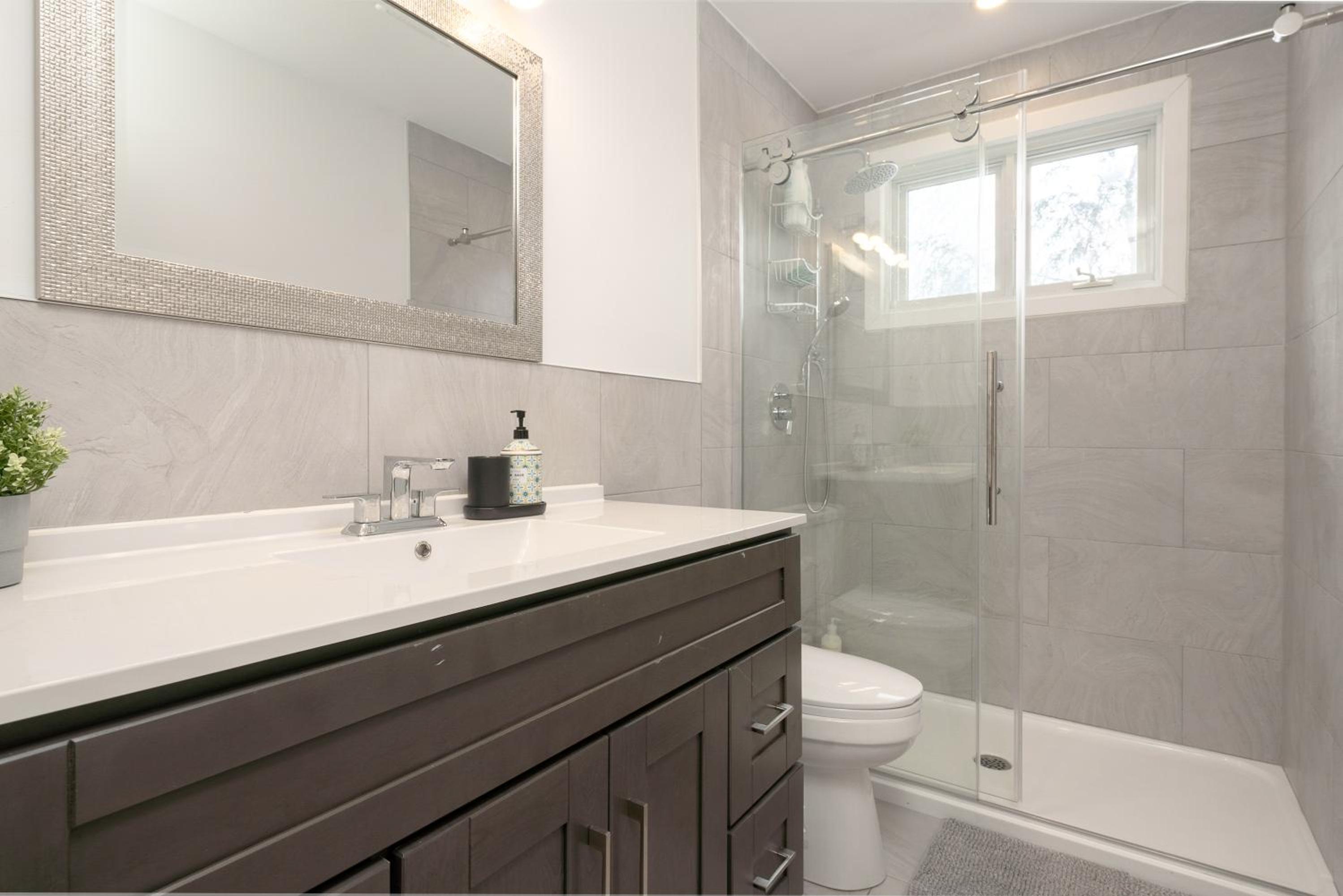 Contemporary renovated house in southshore MTL