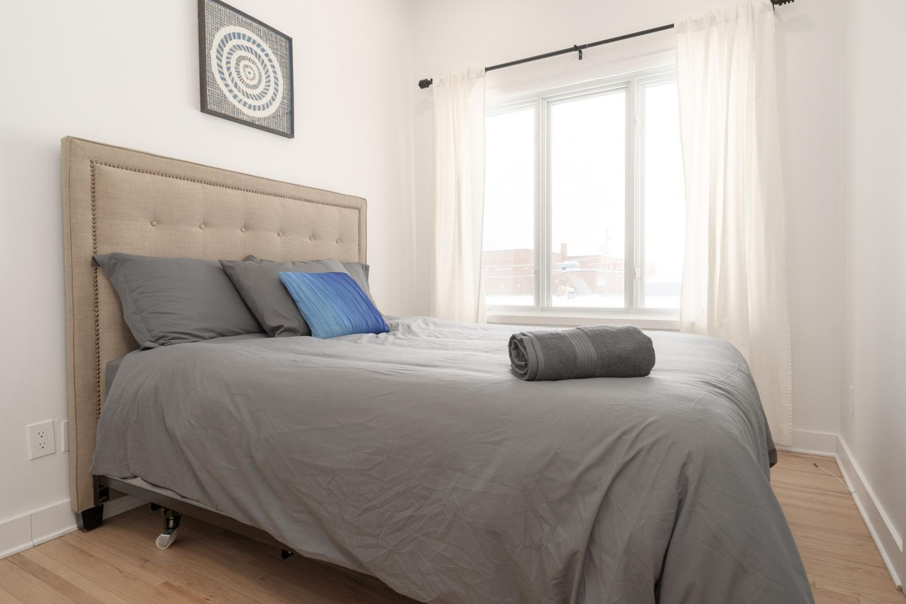 Contemporary renovated house in southshore MTL