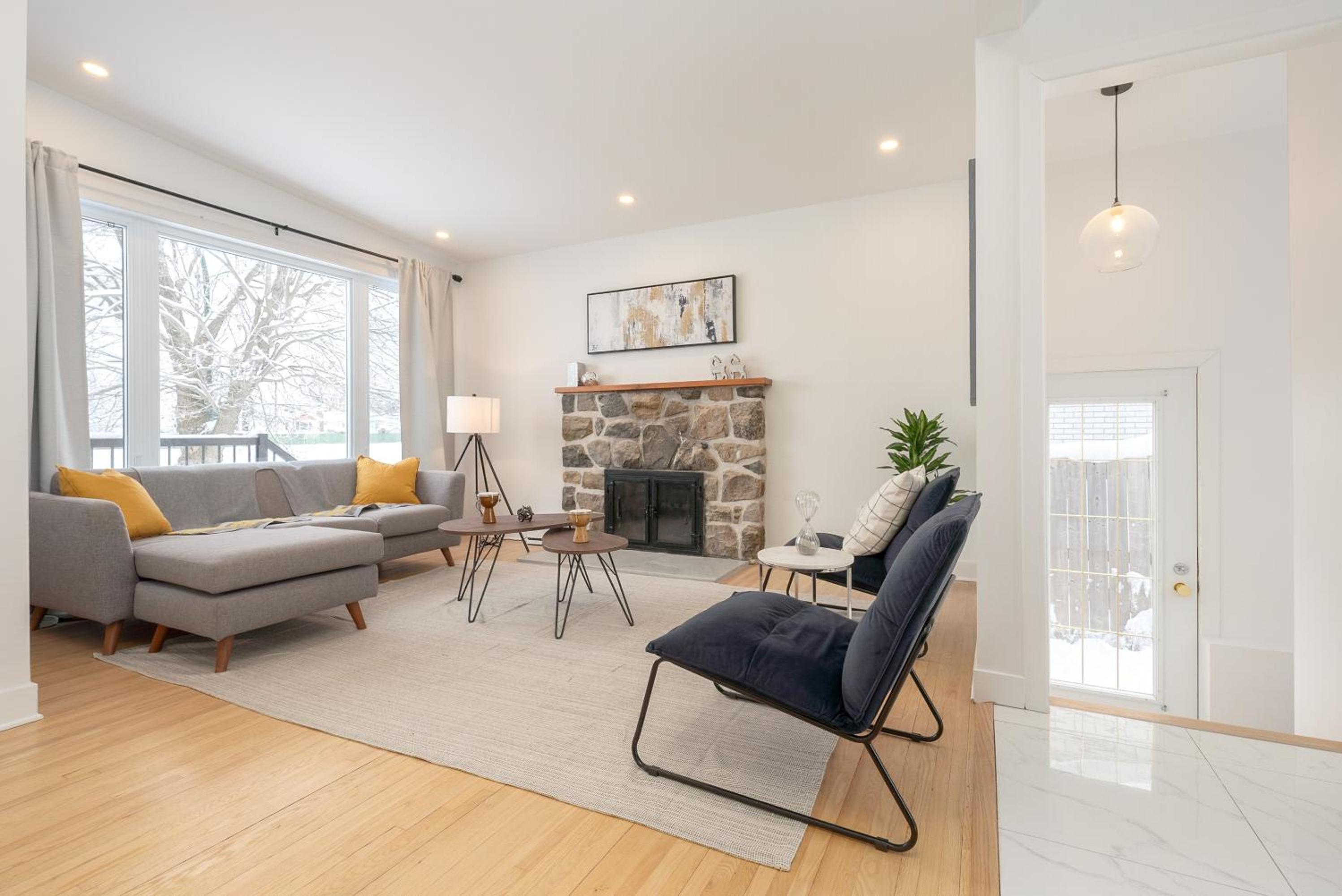 Contemporary renovated house in southshore MTL