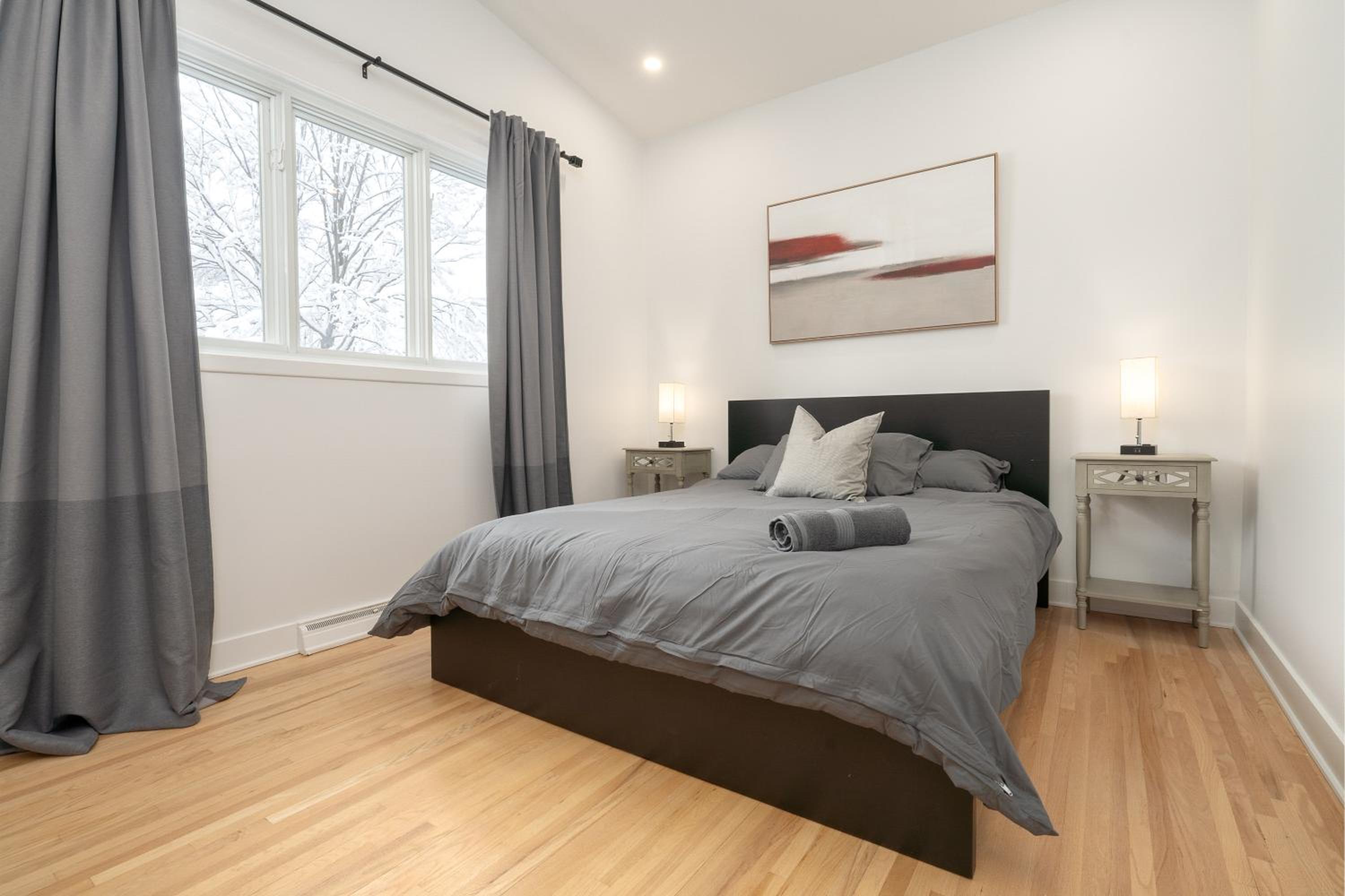 Contemporary renovated house in southshore MTL