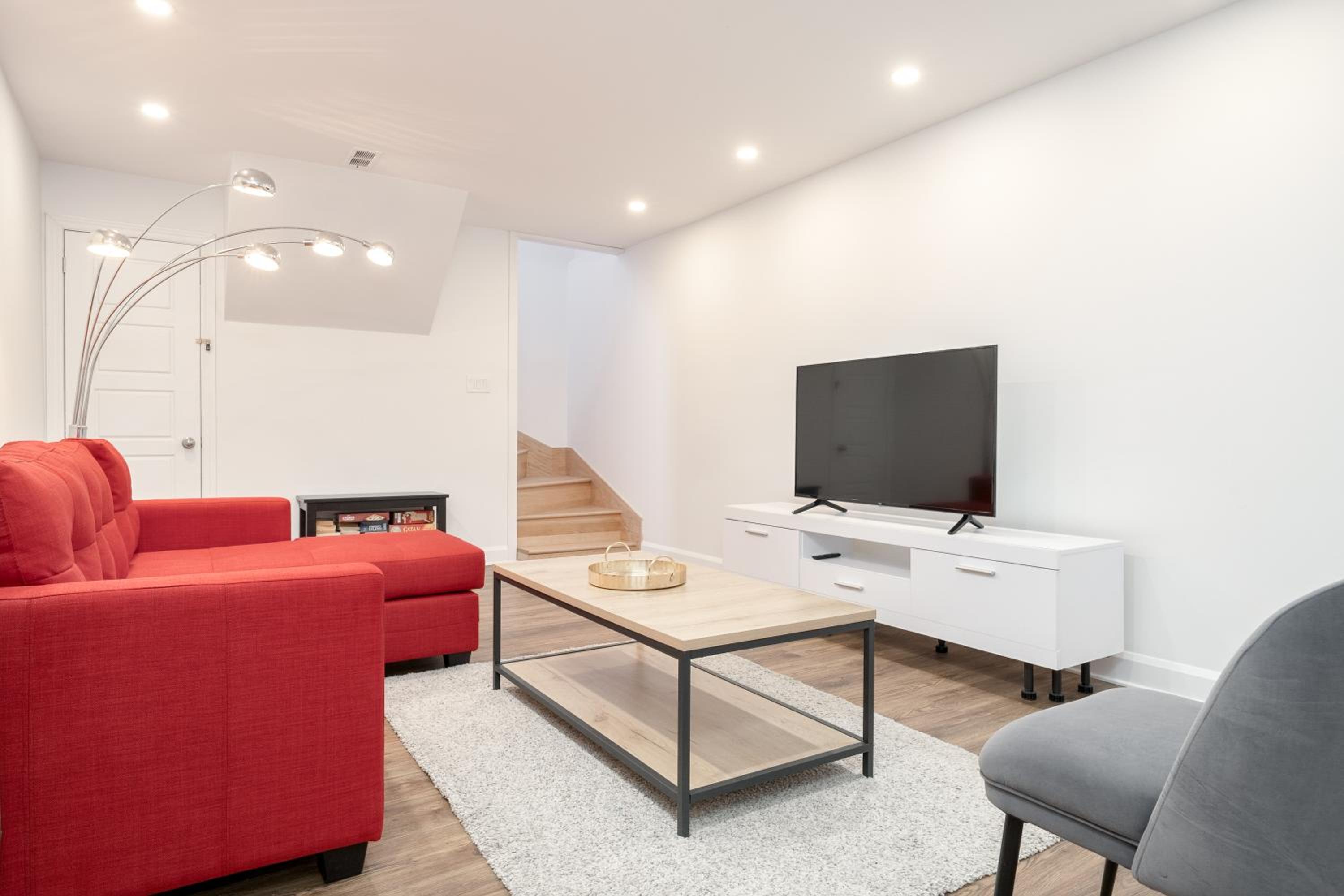 Contemporary renovated house in southshore MTL