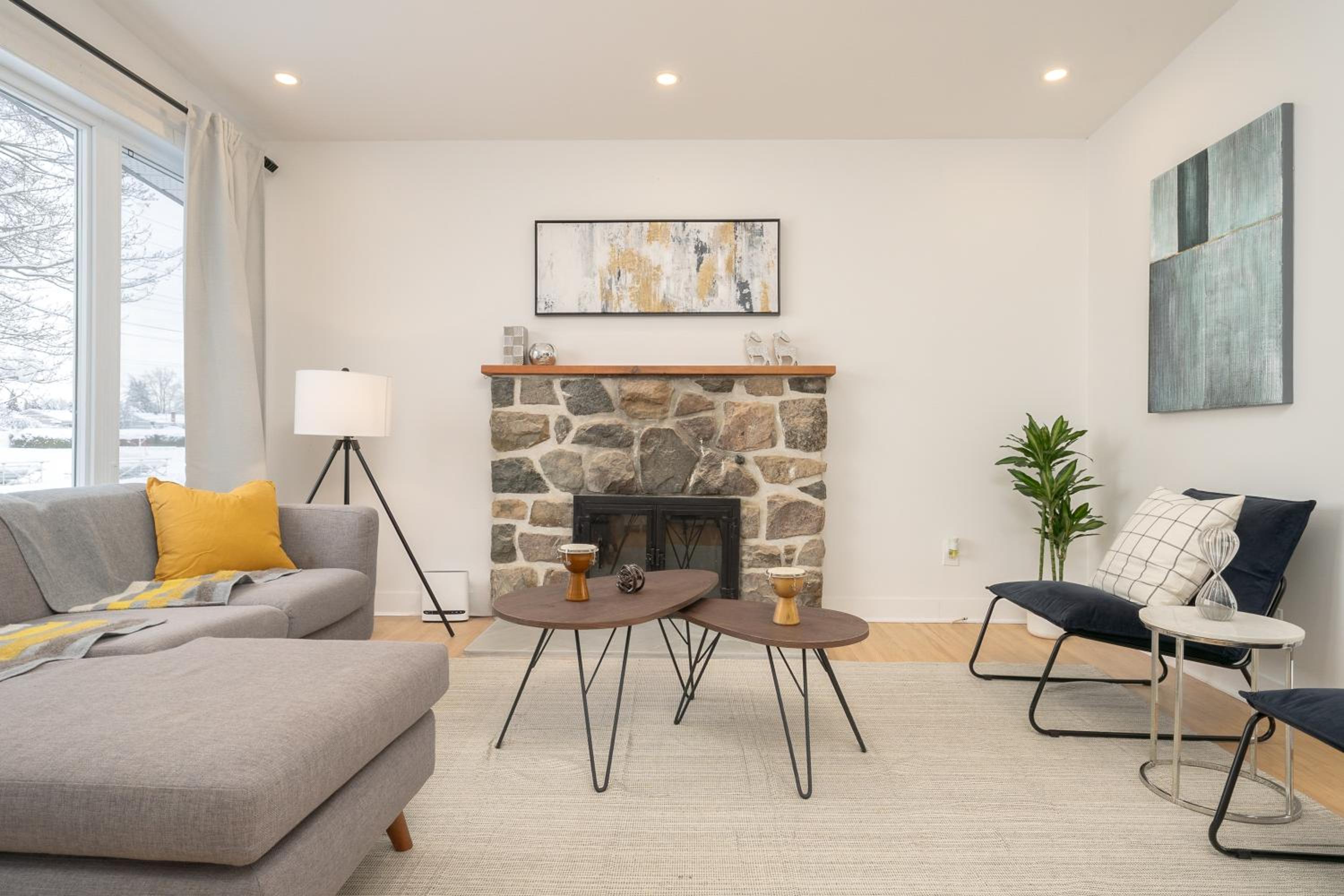 Contemporary renovated house in southshore MTL