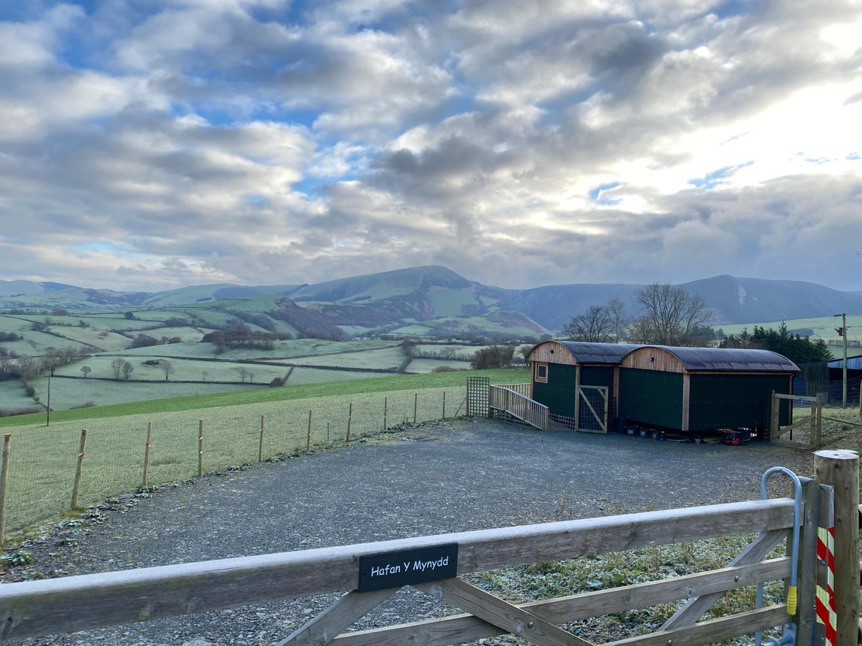 Hafan y Mynydd - Mobility adapted double shepherd hut view 4