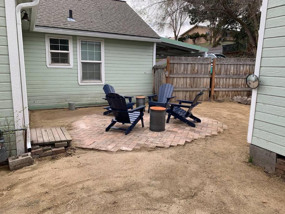 Modern Home In Heart Of Downtown Klamath Falls view 3