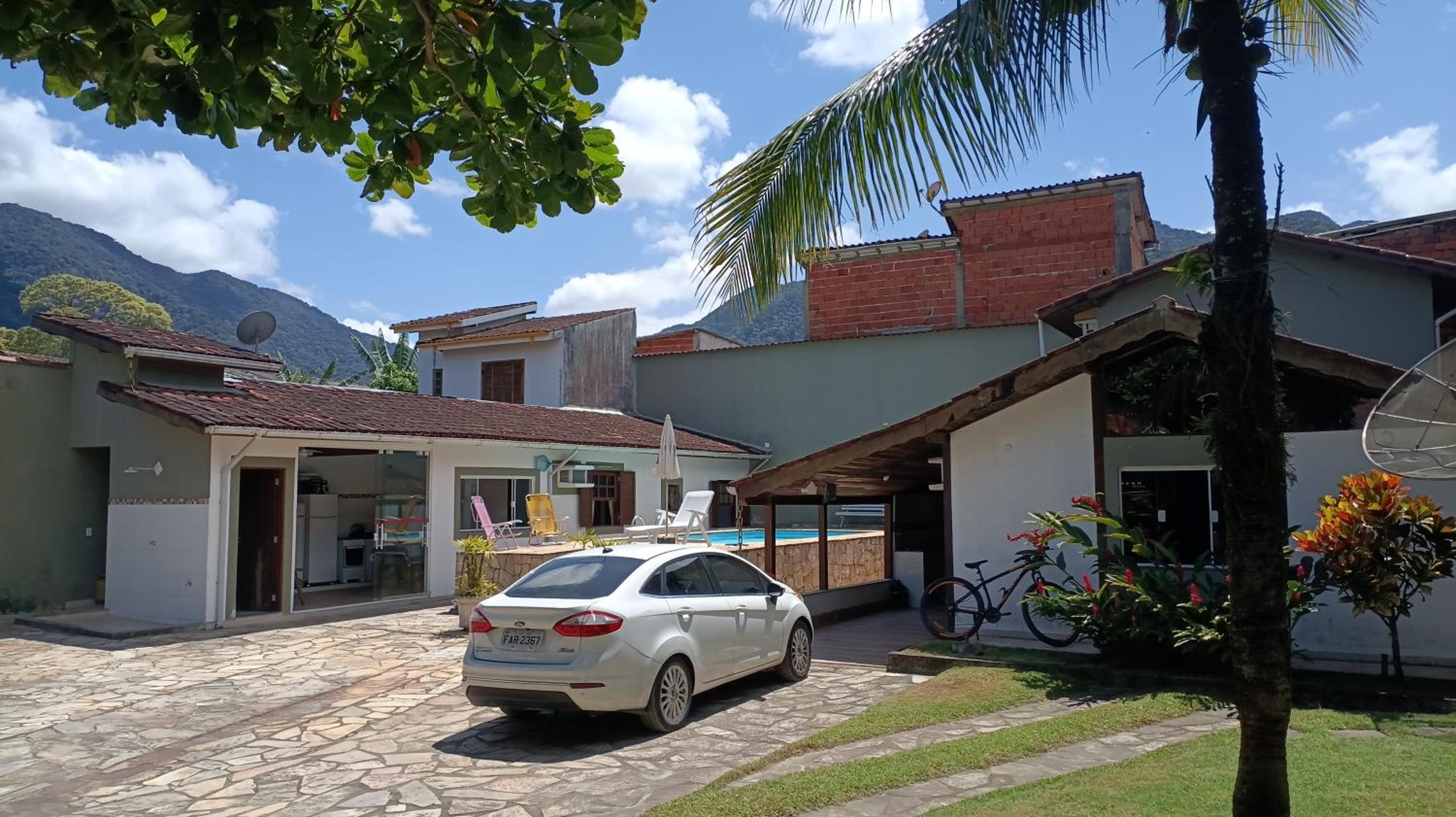 Complexo Maresias 3 Casas Piscina 2 churrasqueiras p/ 16 pessoas