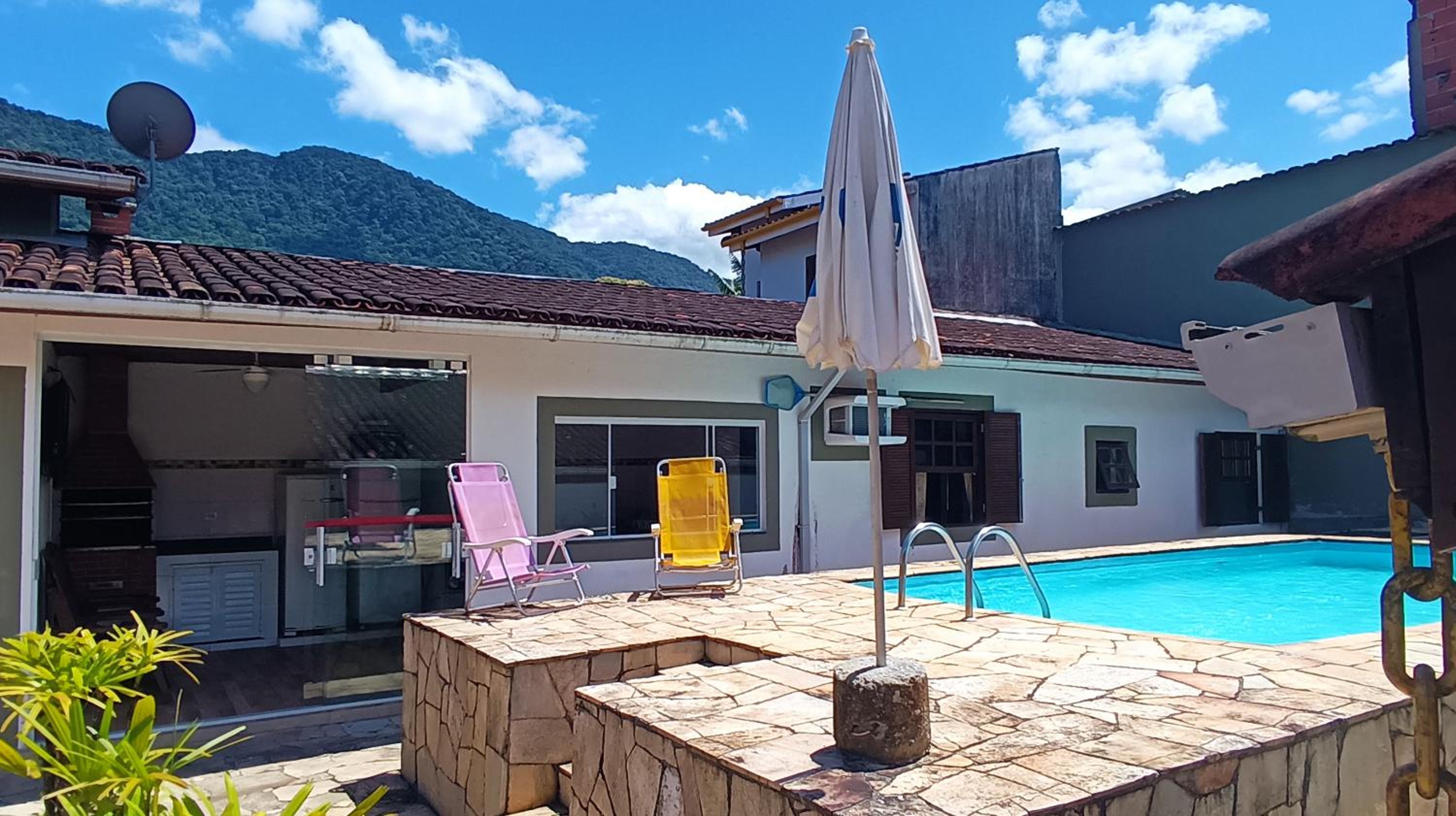 Complexo Maresias 3 Casas Piscina 2 churrasqueiras p/ 16 pessoas