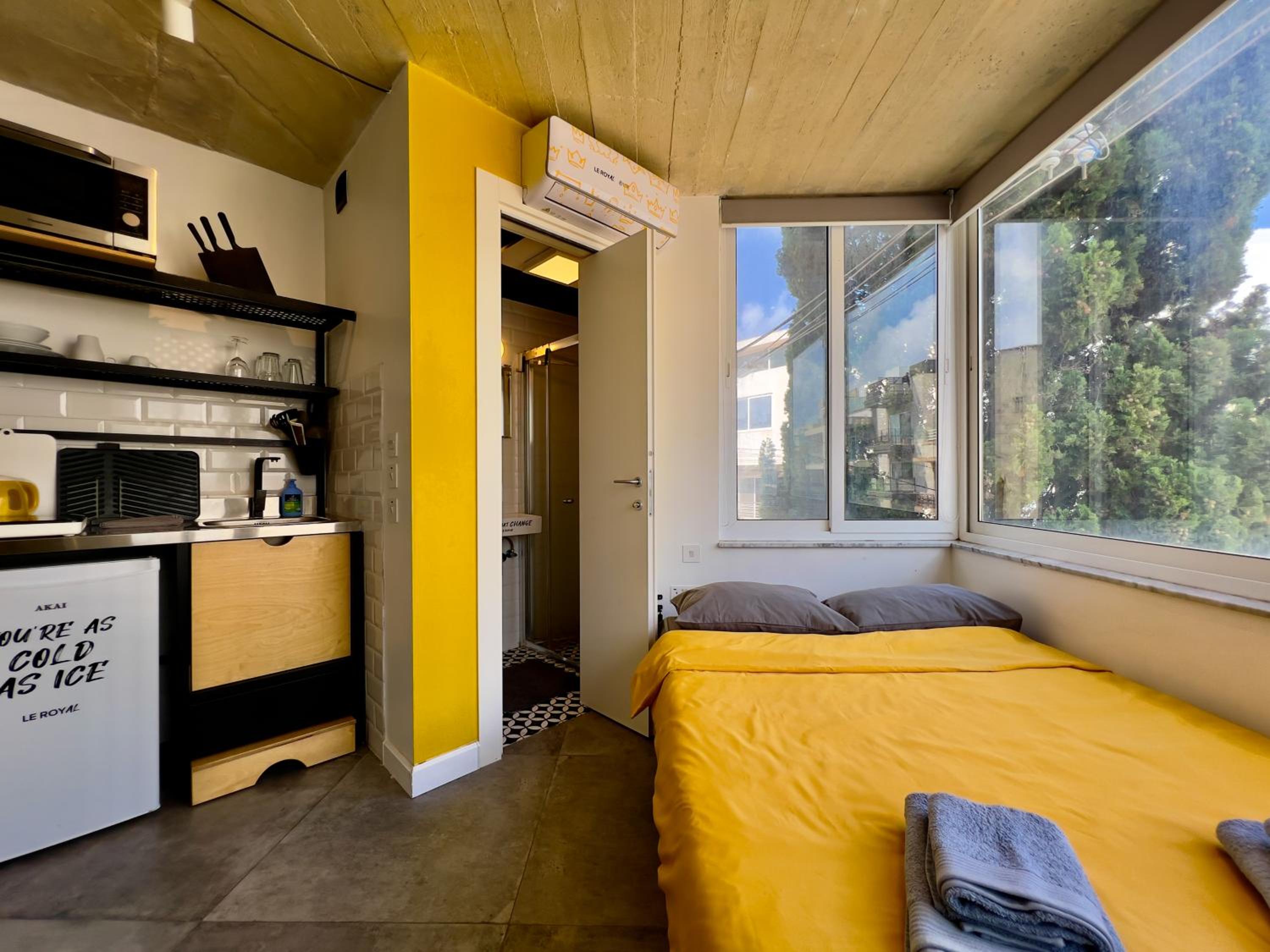 Chic, Stylish 1 Bedroom Studio - Close to Sliema, Saint Julian's view 2