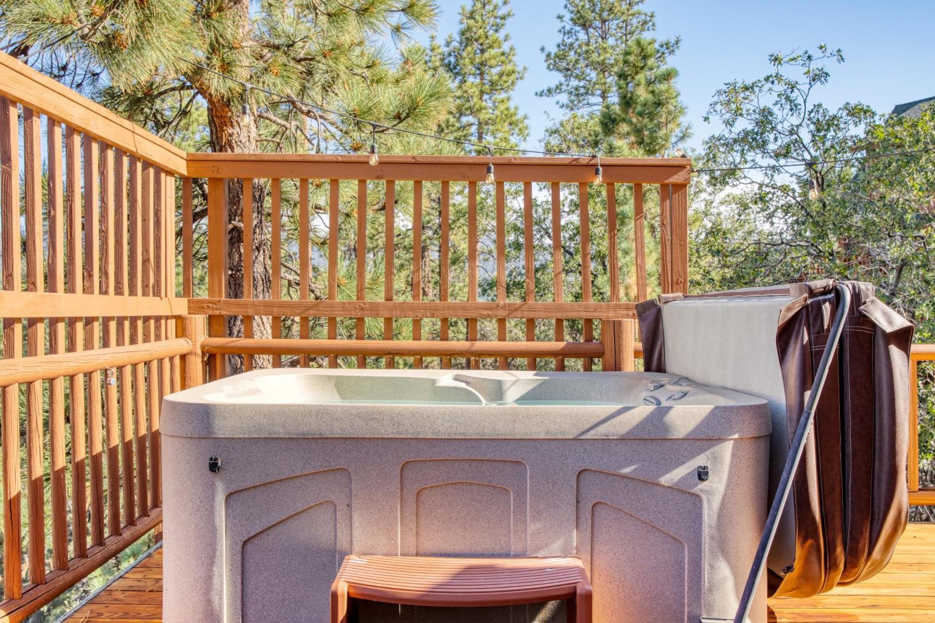 Tanglewood by AvantStay 10mins to Bear Mountain Contemporary Hillside Cabin