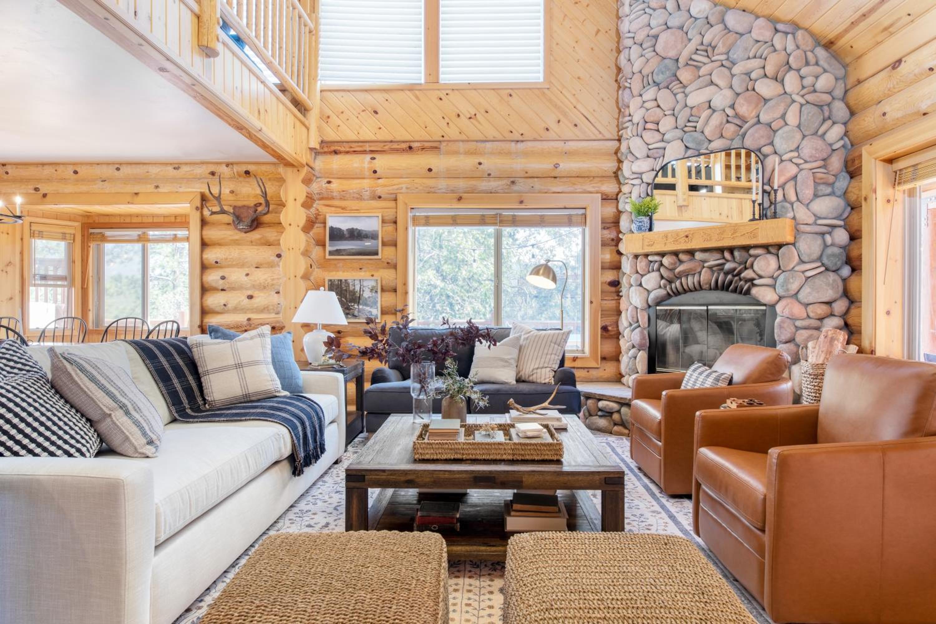Tanglewood by AvantStay 10mins to Bear Mountain Contemporary Hillside Cabin
