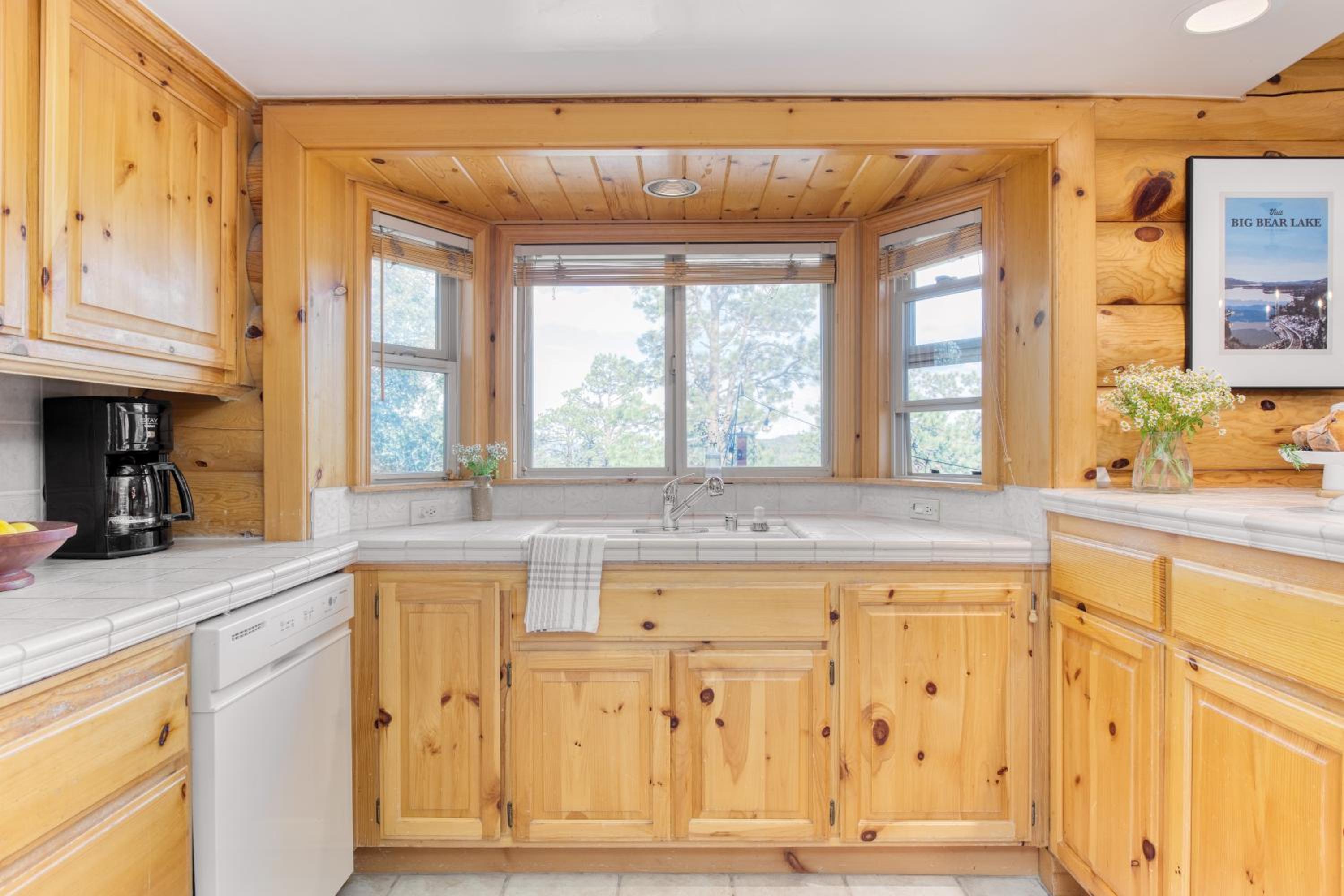 Tanglewood by AvantStay 10mins to Bear Mountain Contemporary Hillside Cabin