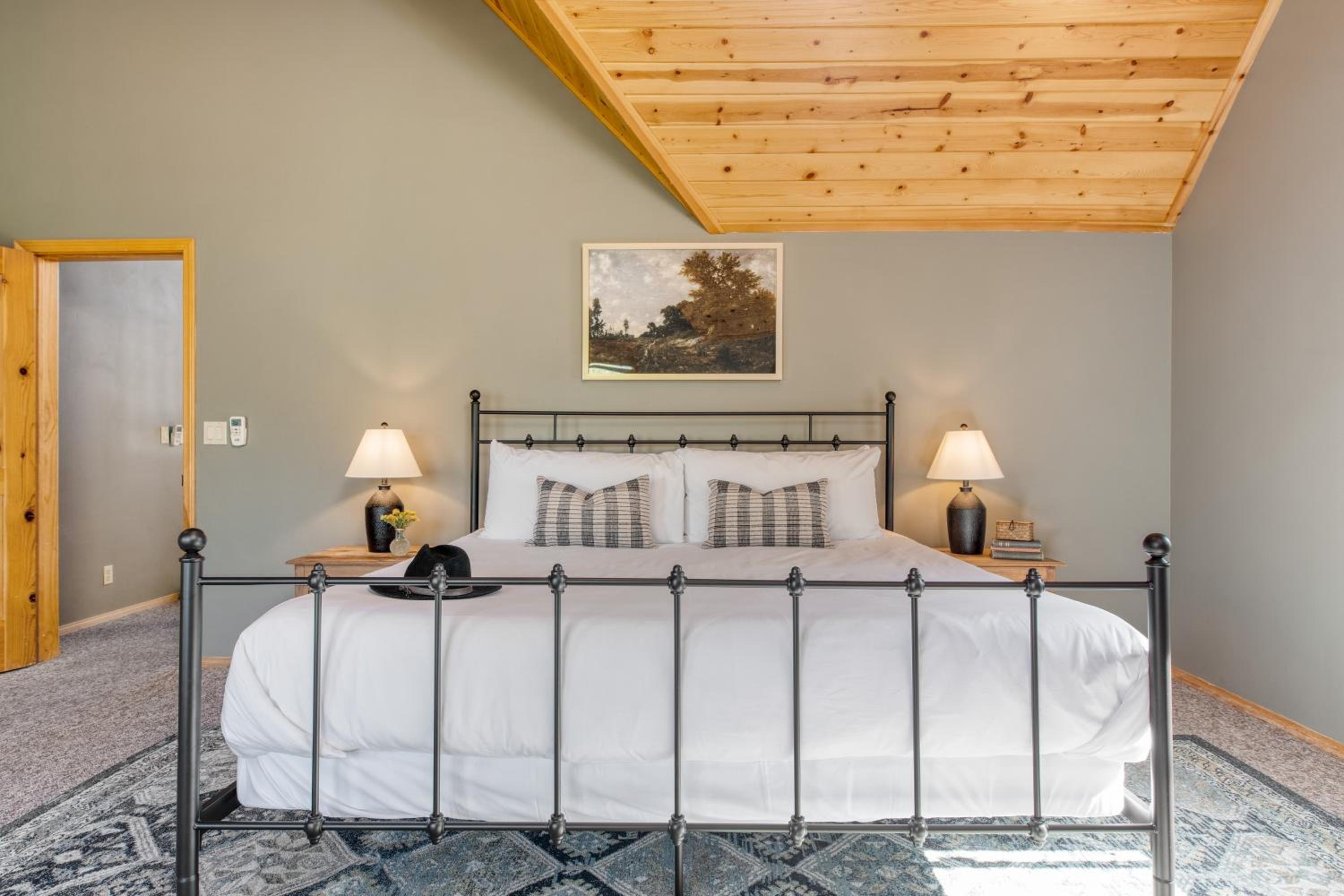 Tanglewood by AvantStay 10mins to Bear Mountain Contemporary Hillside Cabin