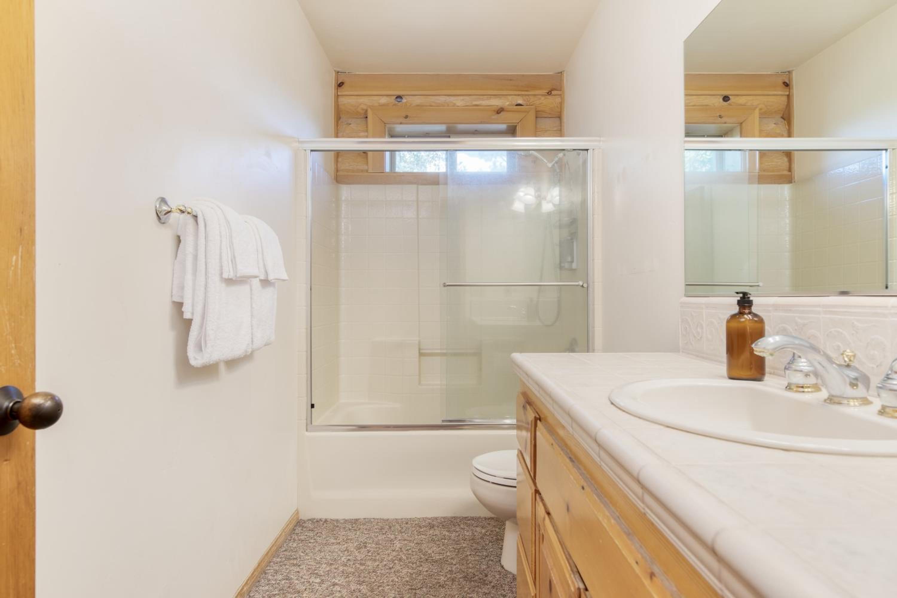 Tanglewood by AvantStay 10mins to Bear Mountain Contemporary Hillside Cabin