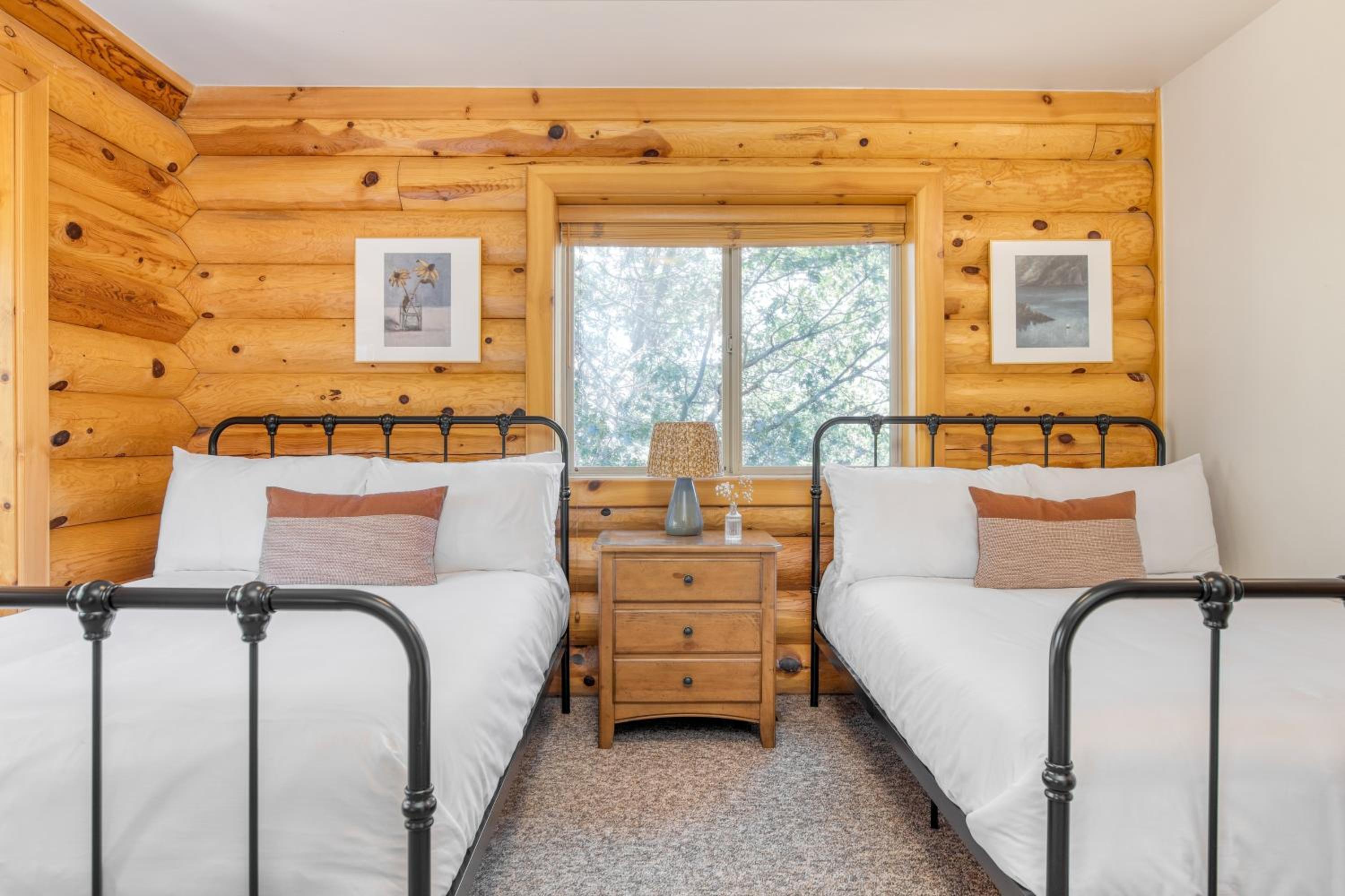 Tanglewood by AvantStay 10mins to Bear Mountain Contemporary Hillside Cabin