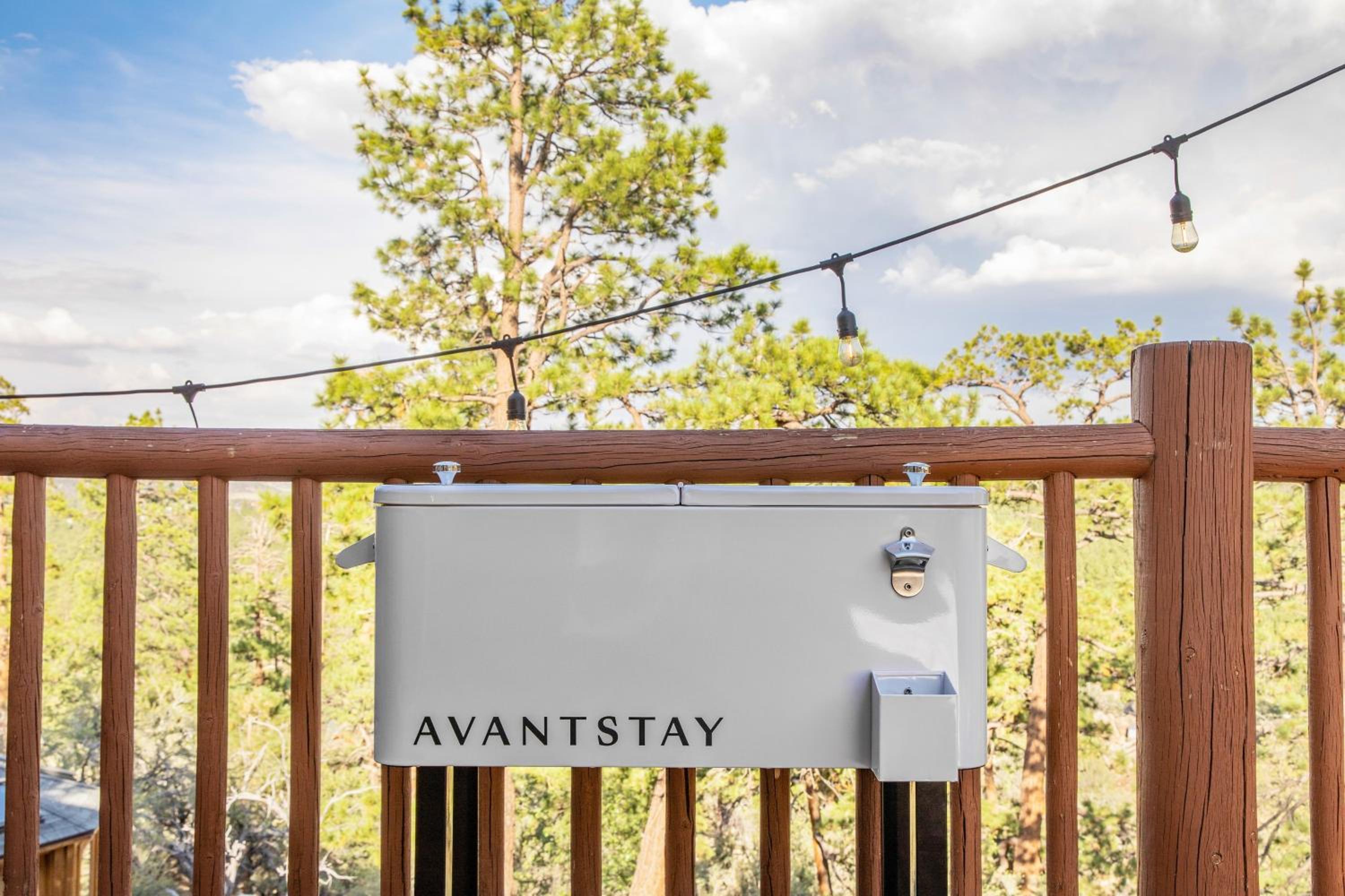 Tanglewood by AvantStay 10mins to Bear Mountain Contemporary Hillside Cabin