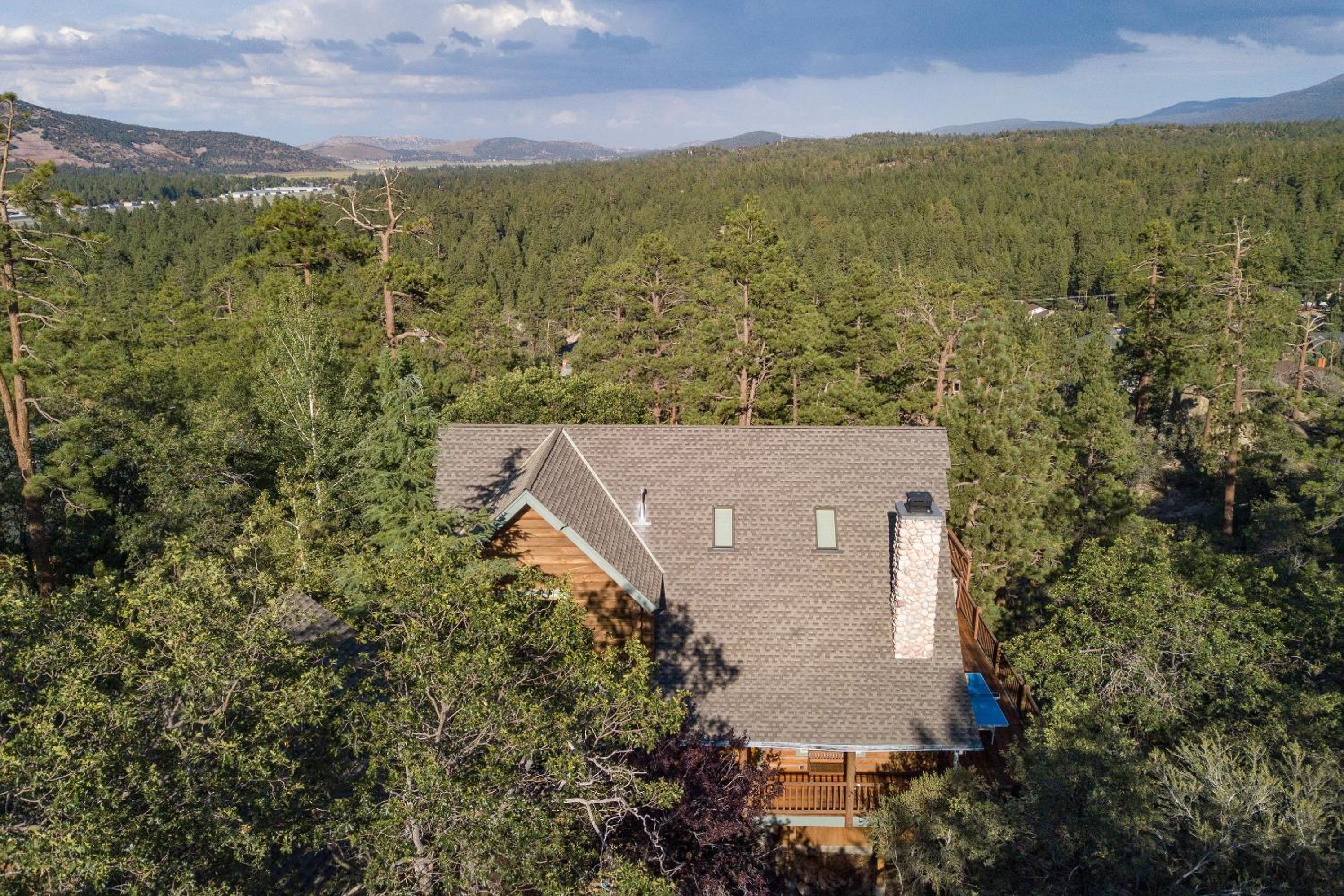 Tanglewood by AvantStay 10mins to Bear Mountain Contemporary Hillside Cabin