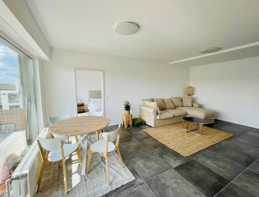 One bedroom in center with Terrace and Parking