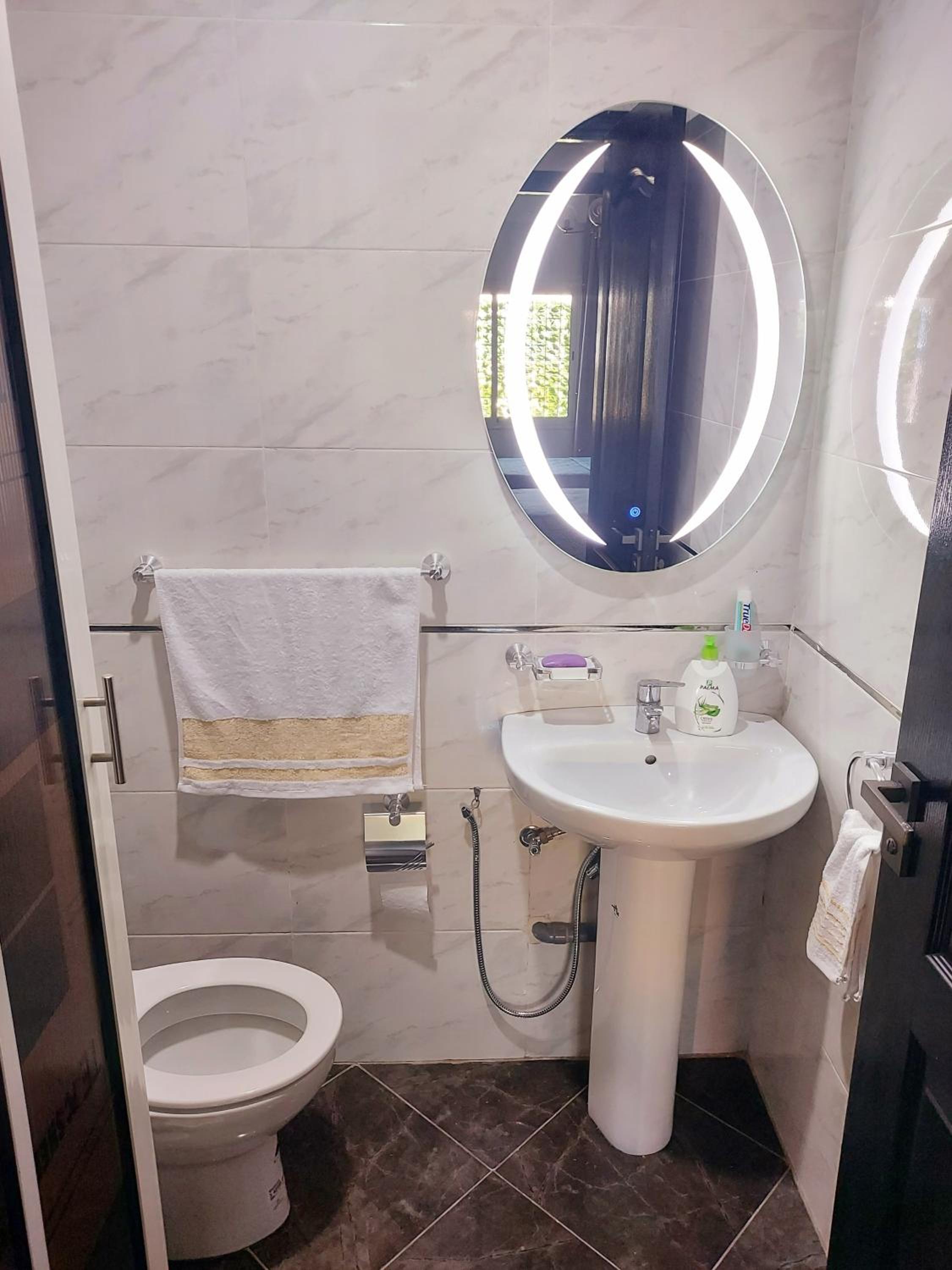 modern apartment opposite to HASSAN2 MOSQUE & FAIR international casablanca , near downtwn, with side SEA view with sports machines with free underground G photo 2