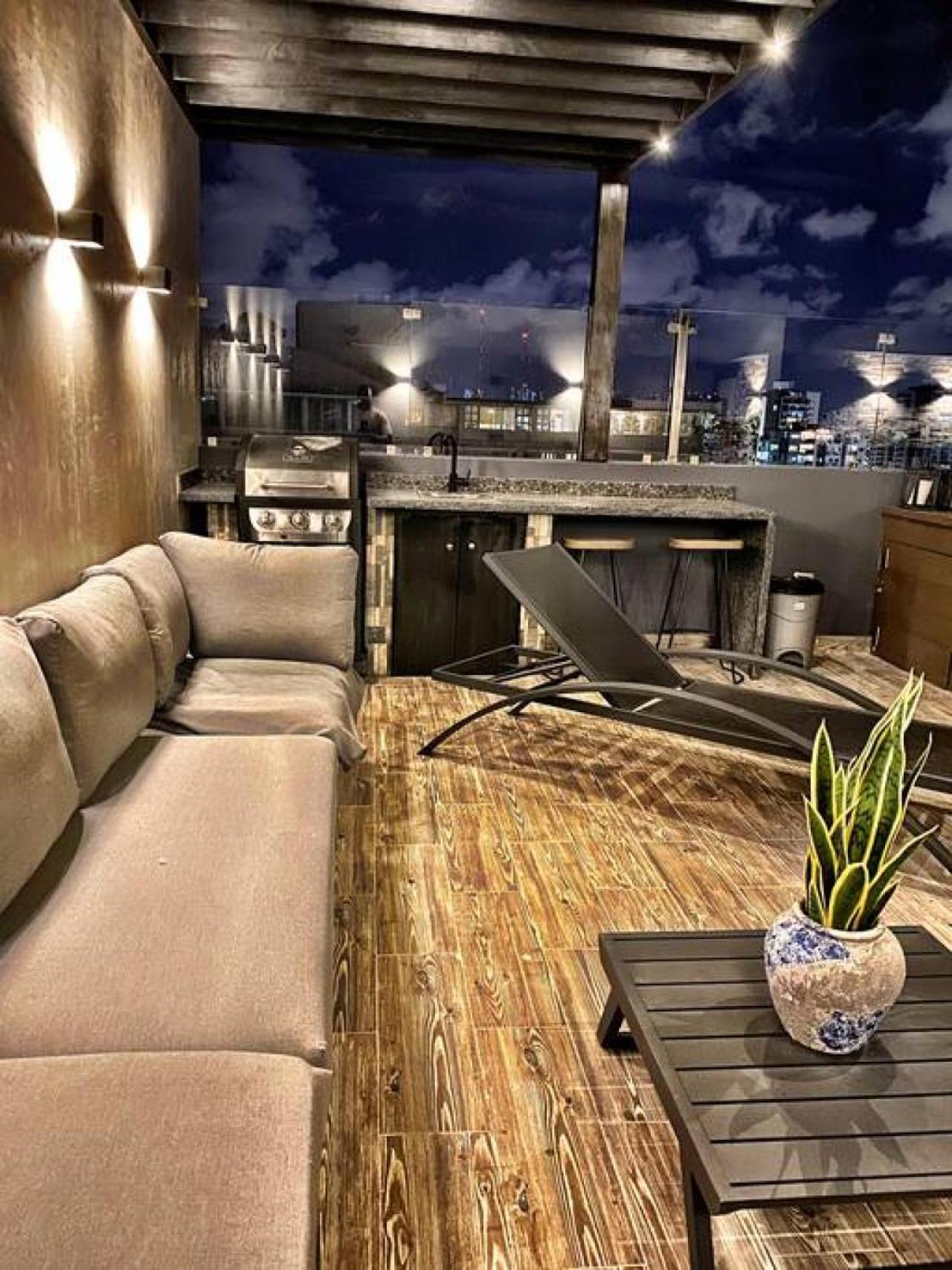 RL 604 Romantic Penthouse Pvt Terrace, Jacuzzi and BBQ view 2