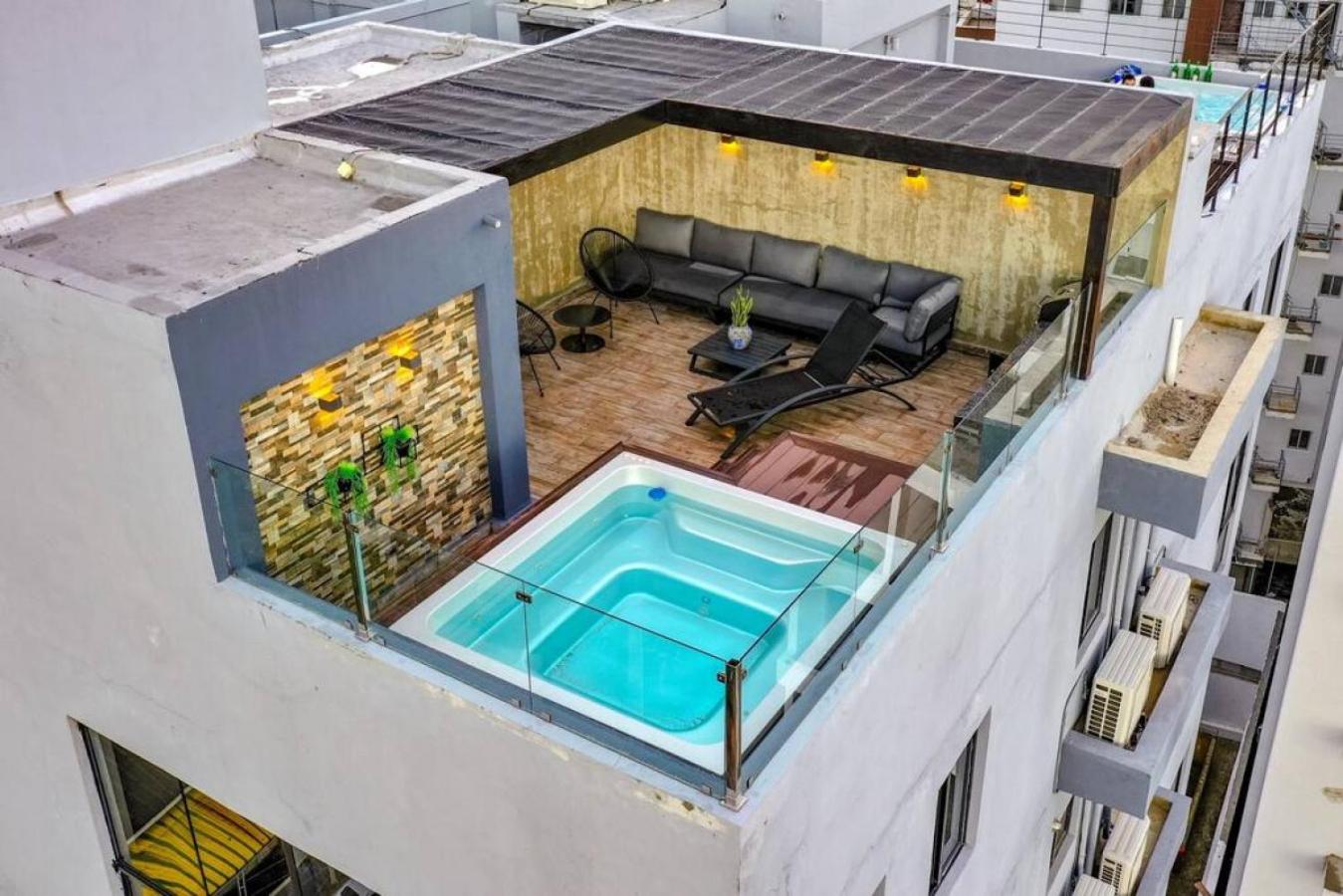 RL 604 Romantic Penthouse Pvt Terrace, Jacuzzi and BBQ view 3