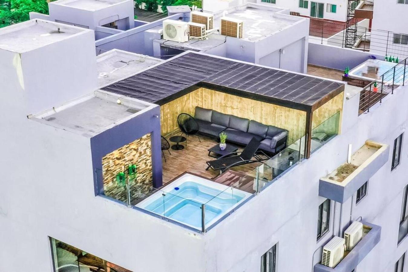 RL 604 Romantic Penthouse Pvt Terrace, Jacuzzi and BBQ view 4