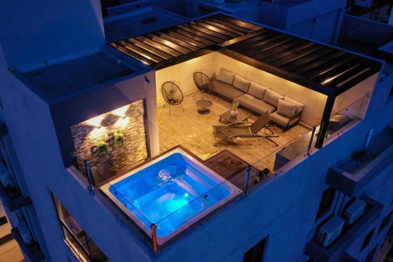 RL 604 Romantic Penthouse Pvt Terrace, Jacuzzi and BBQ view 5