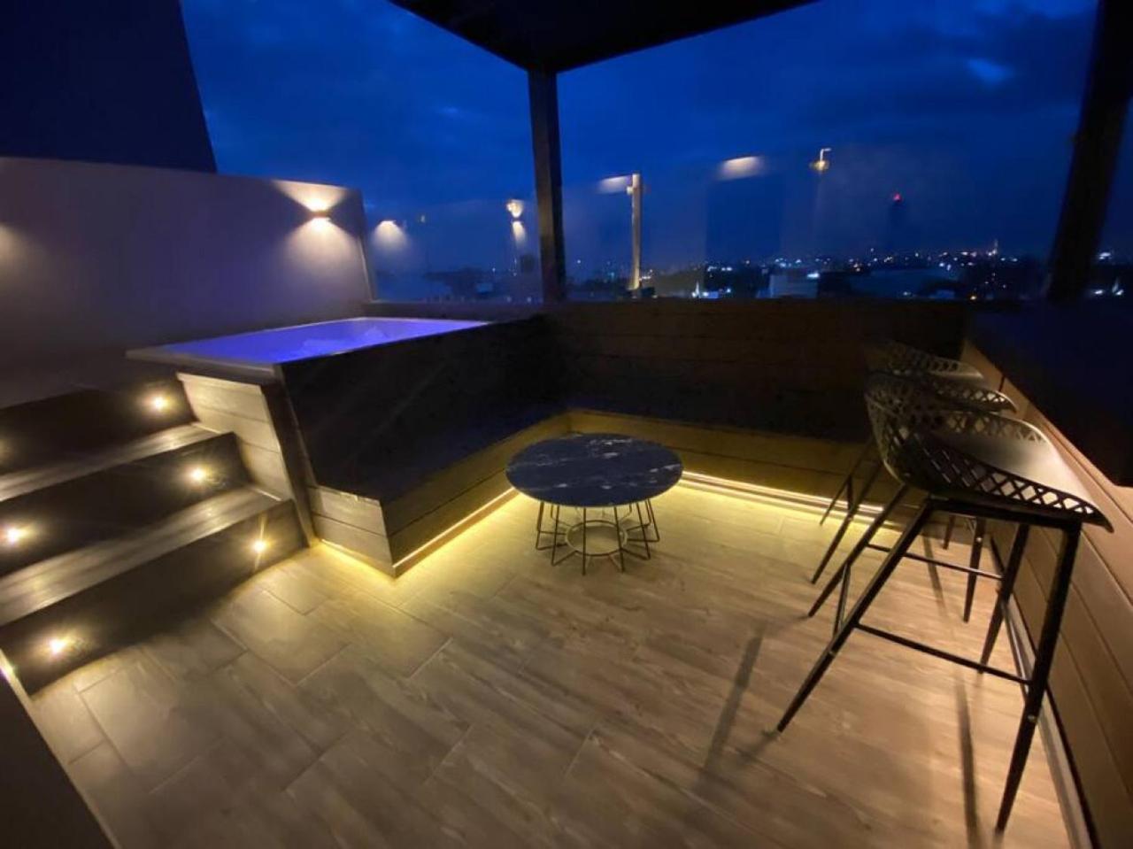RL603 Elegant Downtown Penthouse with Private Jacuzzi view 4