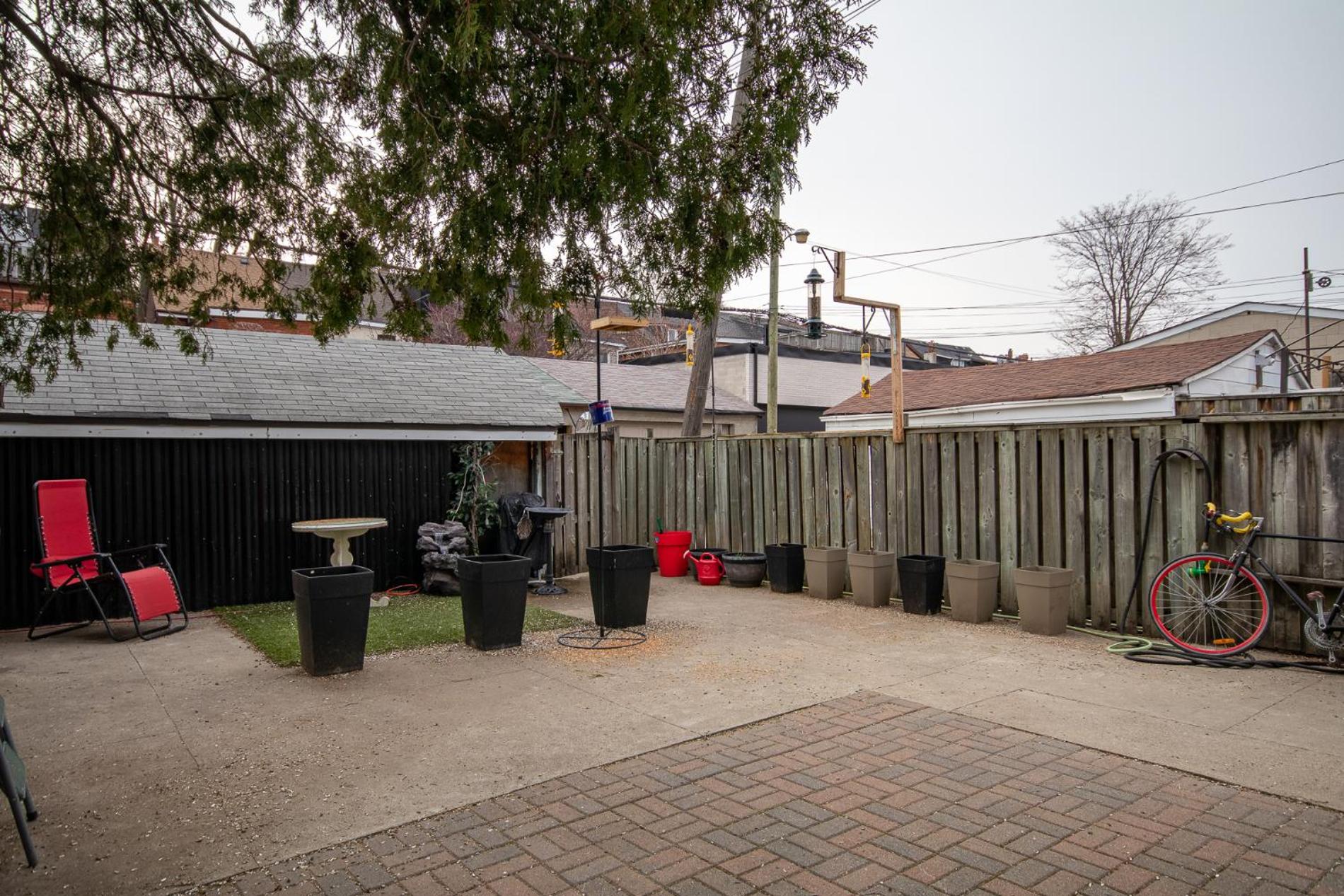 Cozy Home In Downtown Toronto!