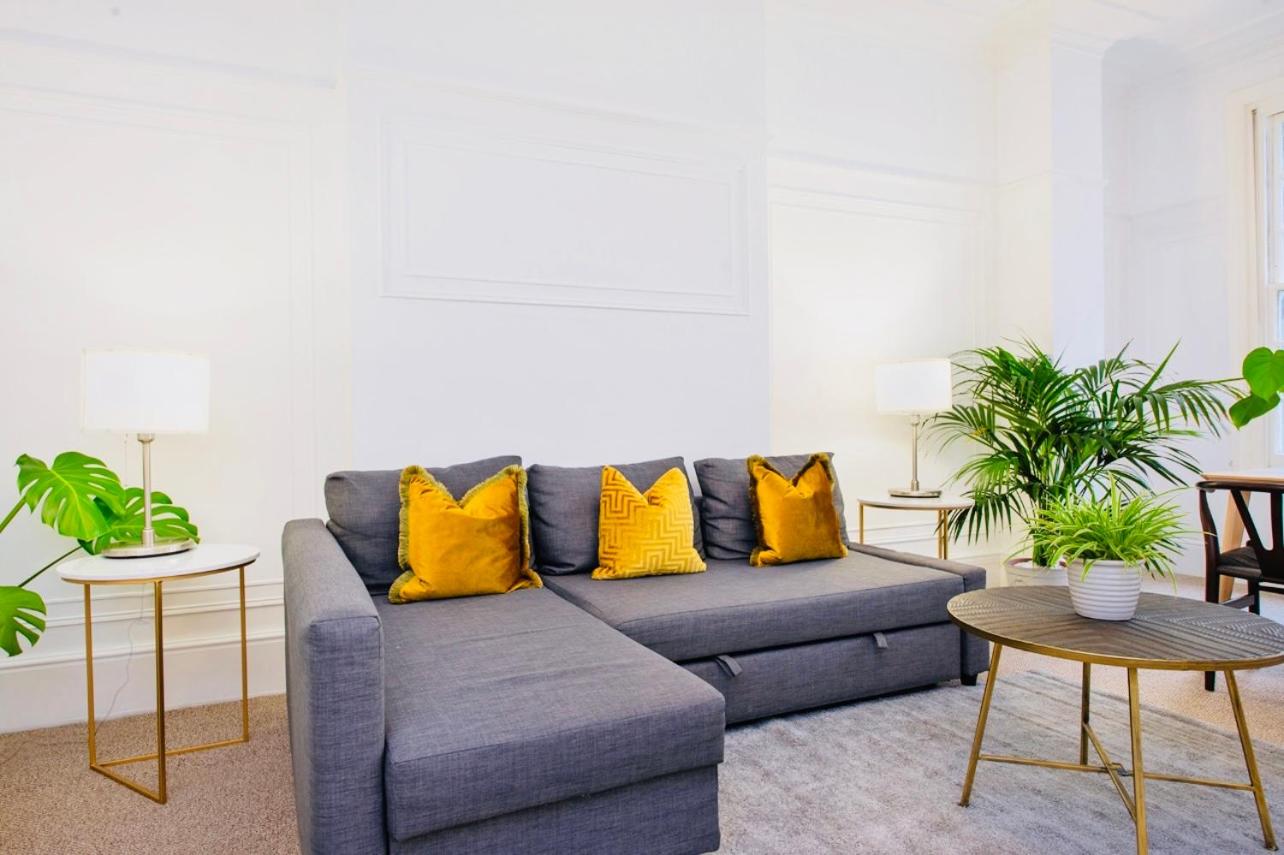 Spacious & Charming garden flat -Zone 2- Great for Central London access