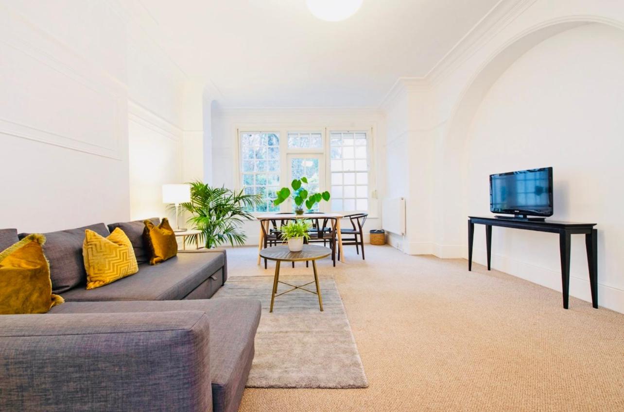 Spacious & Charming garden flat -Zone 2- Great for Central London access