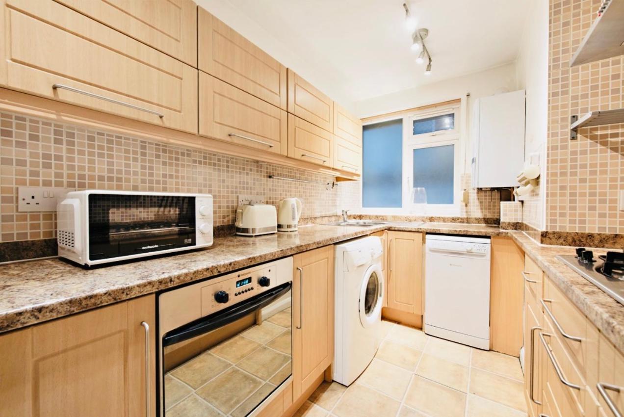 Spacious & Charming garden flat -Zone 2- Great for Central London access