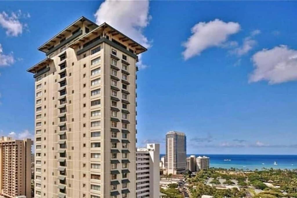 Hotel Brooks Beach Vacations Wyndham 4 Star Resort 1805 Waikiki - Image 1