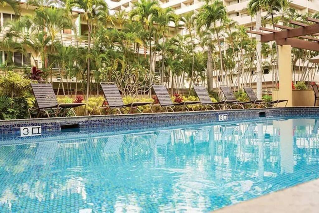 Brooks Beach Vacations Wyndham 4 Star Resort 1805 Waikiki view 4