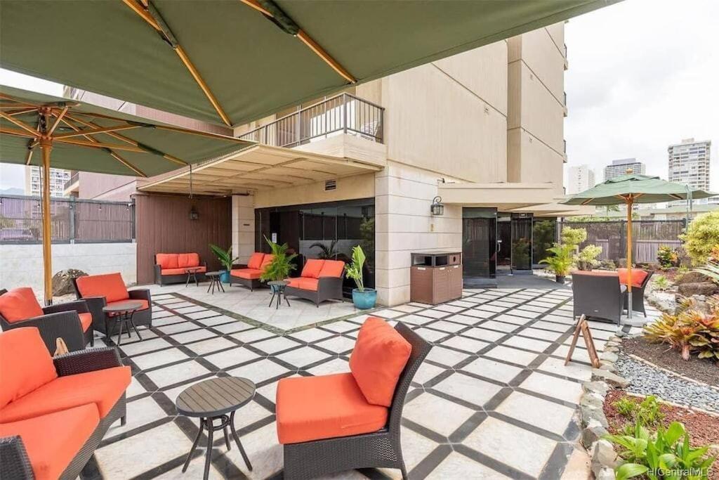 Brooks Beach Vacations Wyndham 4 Star Resort 1805 Waikiki view 5