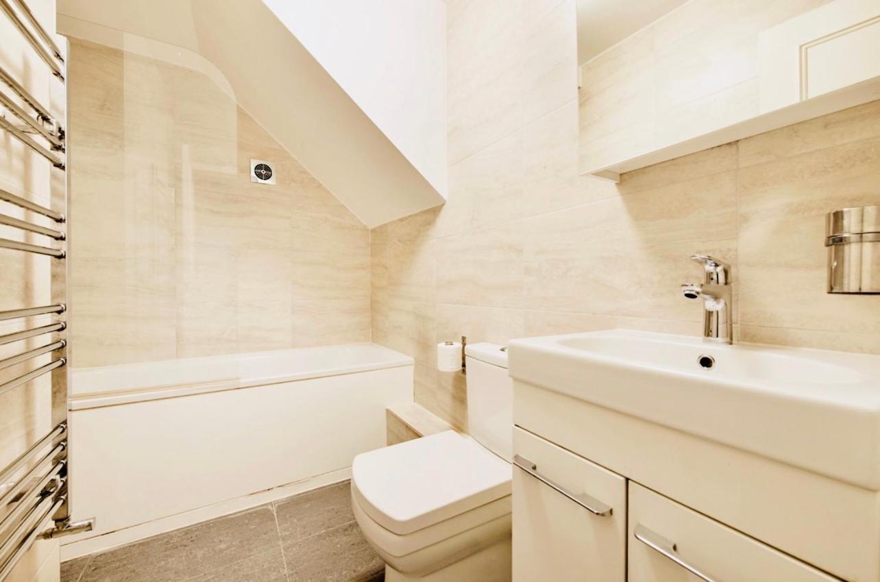 Spacious & Charming garden flat -Zone 2- Great for Central London access