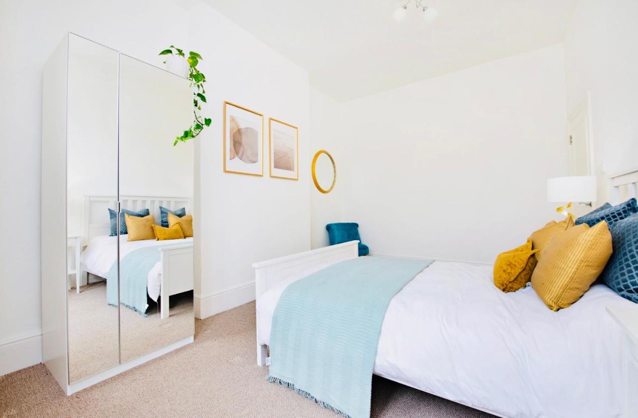 Spacious & Charming garden flat -Zone 2- Great for Central London access