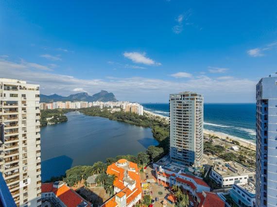 Luxuoso Apto na beira do mar da Barra da Tijuca
