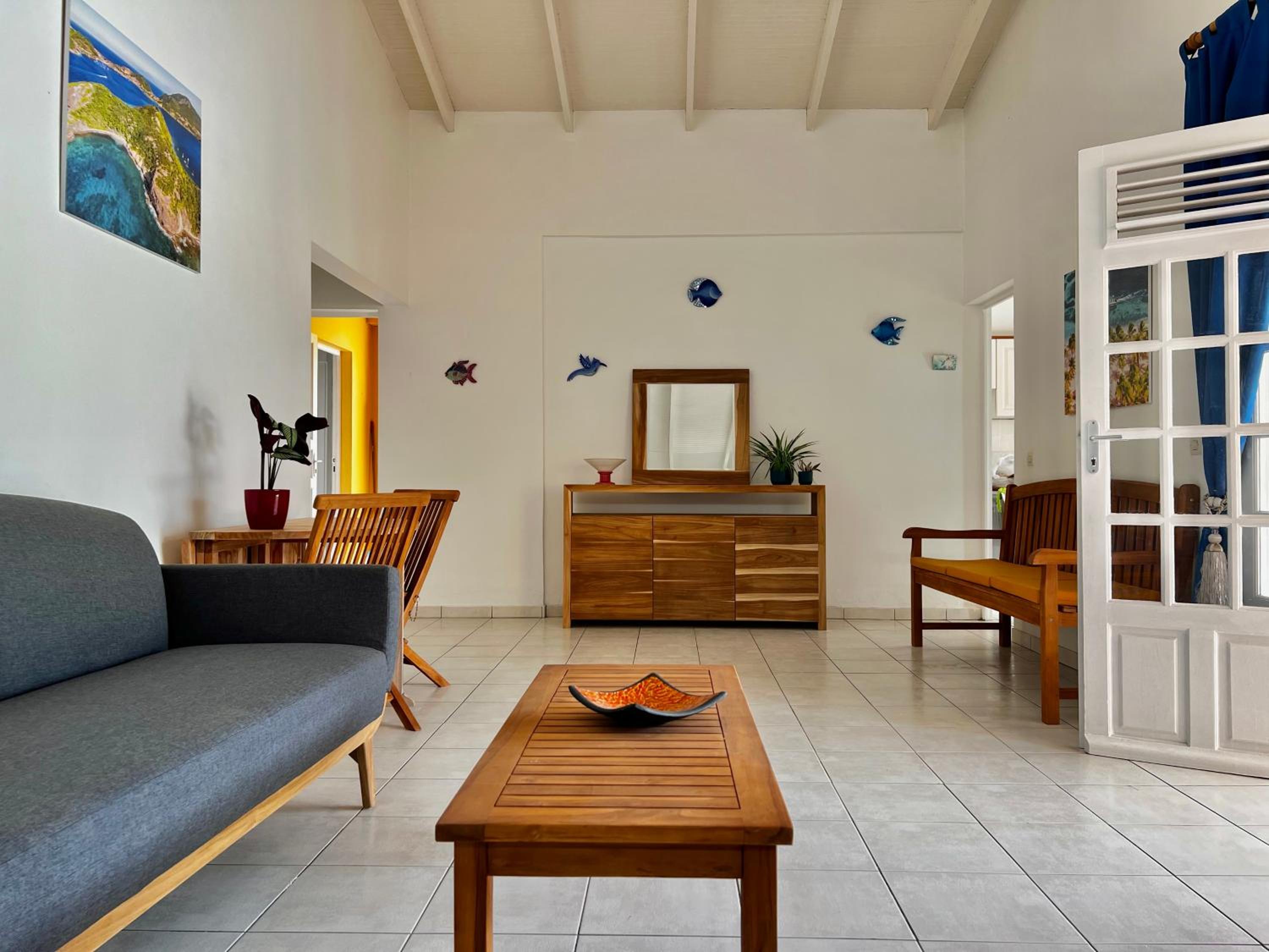 Villa Turquoise avec Piscine privée - Clim - Proche Jarry - Parking view 2